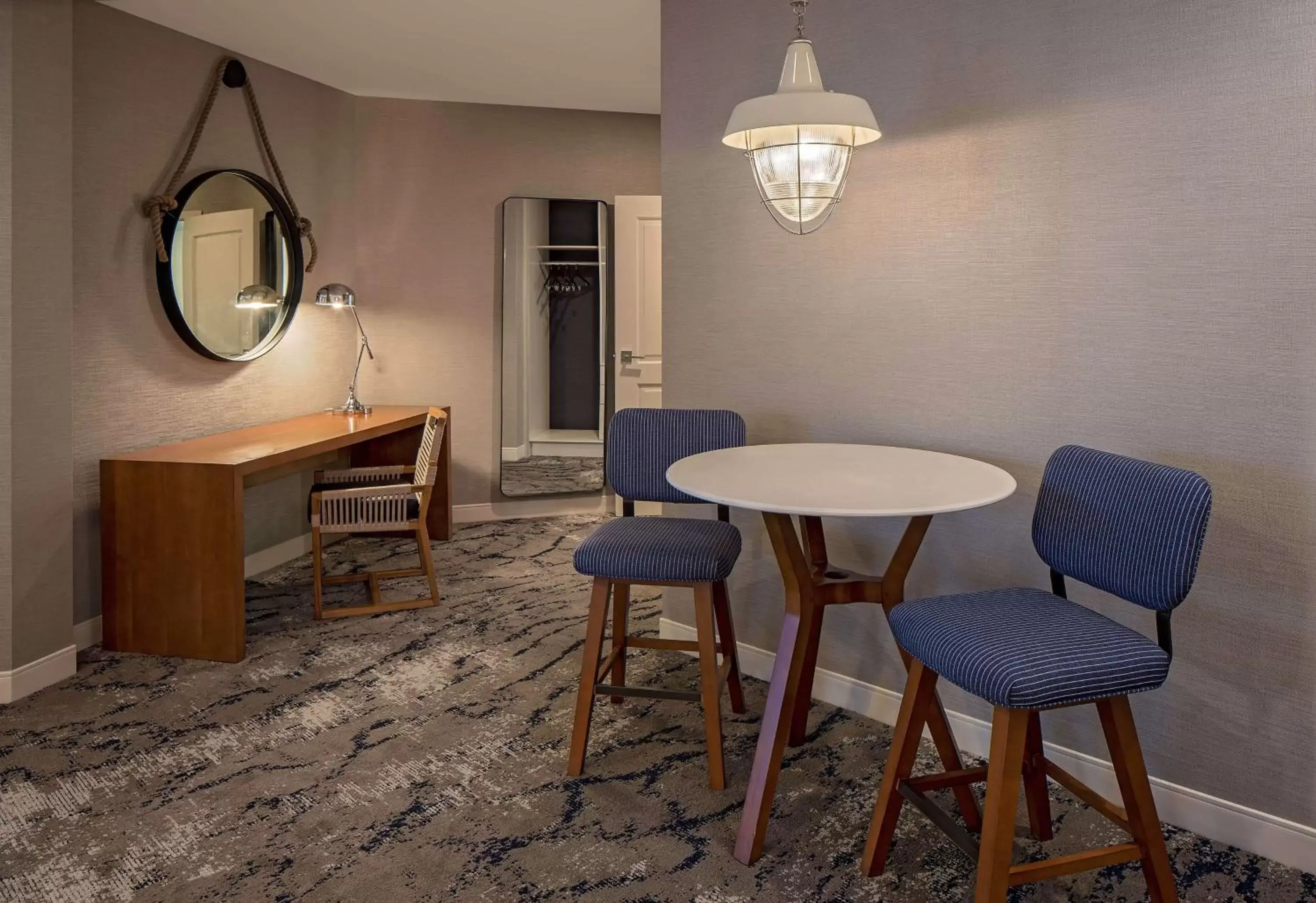 Bedroom, Seating Area in Hyatt Regency Mission Bay Spa and Marina