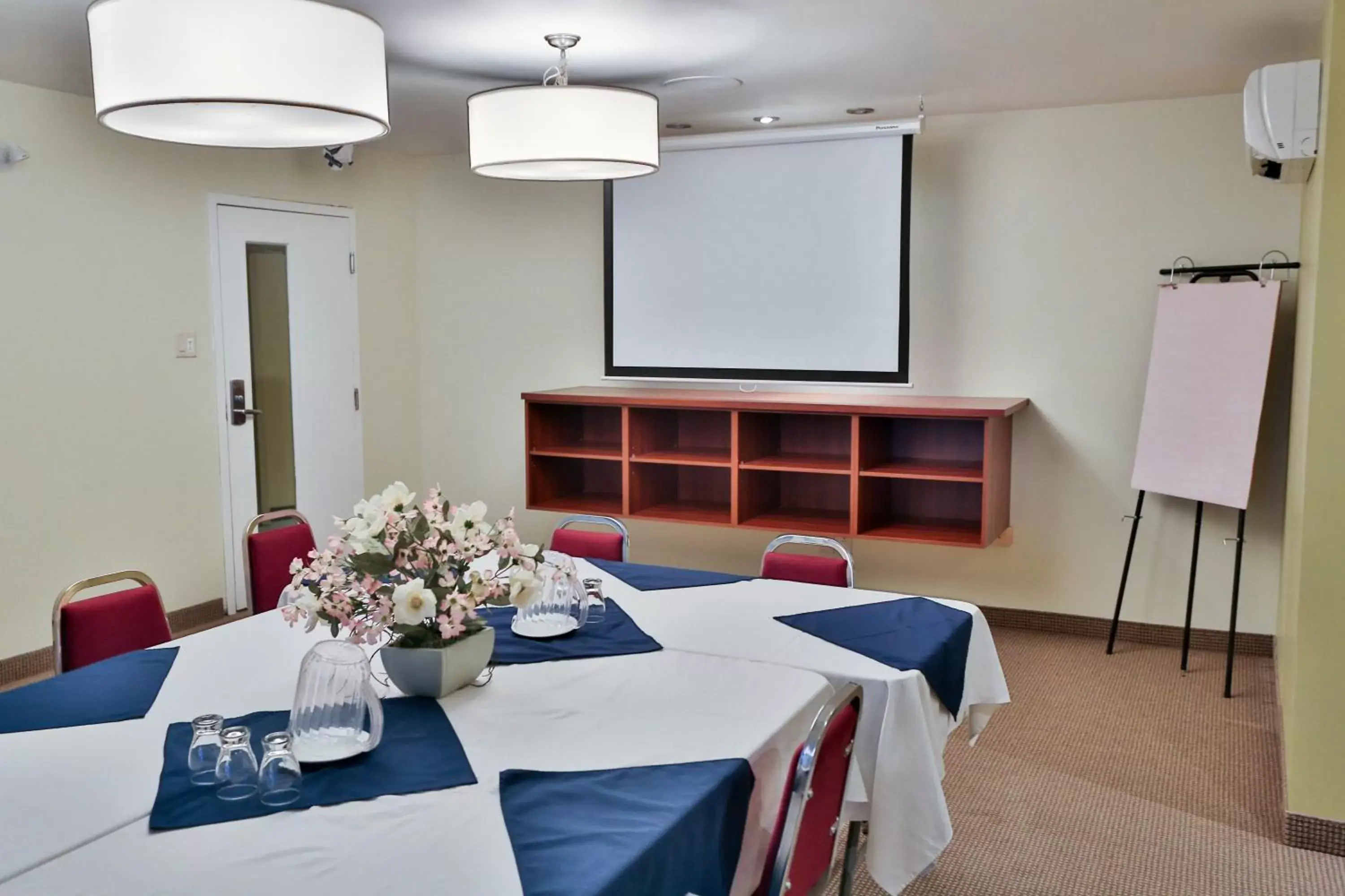 Meeting/conference room in Hotel Le Versailles