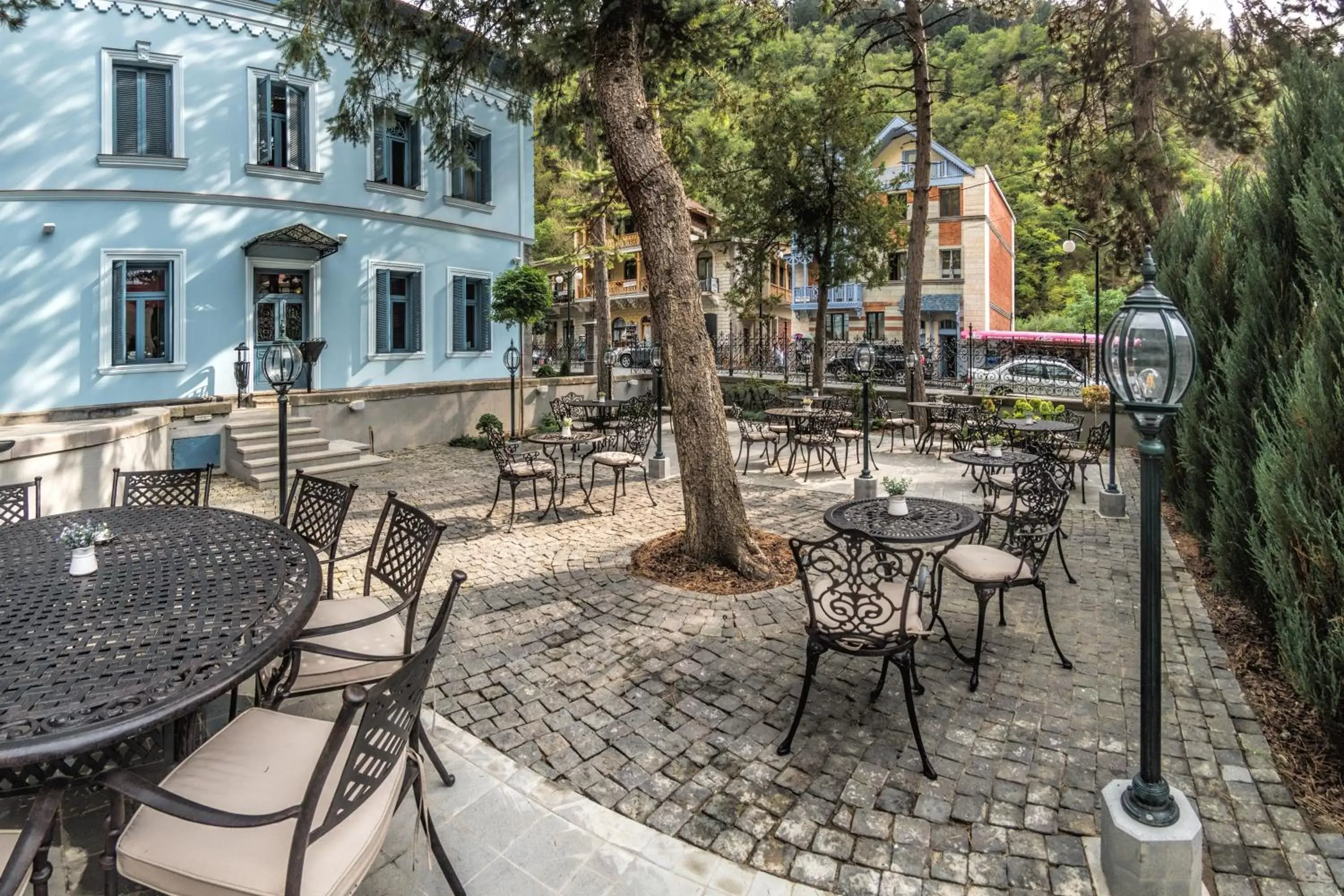 Restaurant/places to eat in Golden Tulip Borjomi