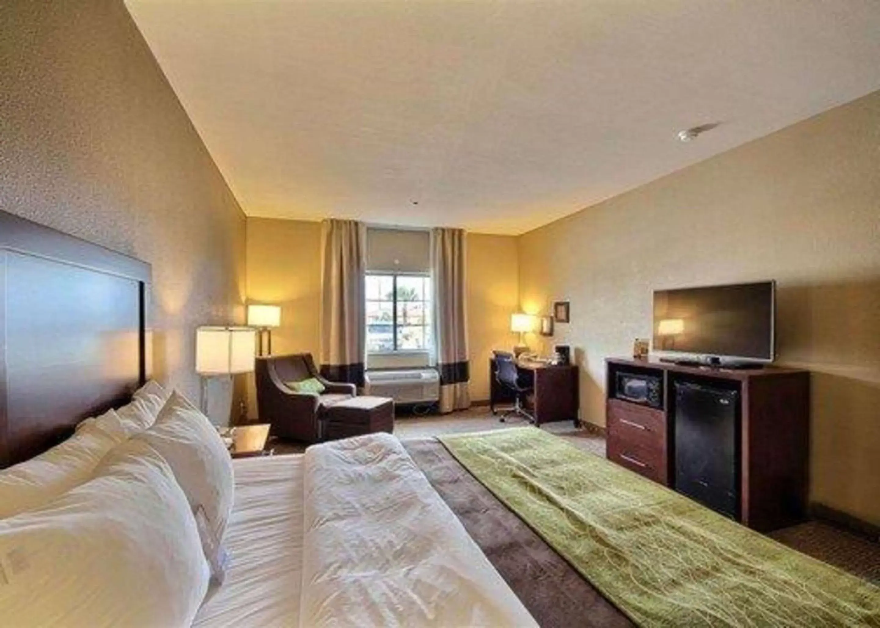 Photo of the whole room, Bed in Comfort Inn Edinburg South Photo of the whole room, Bed in Comfort Inn Edinburg South