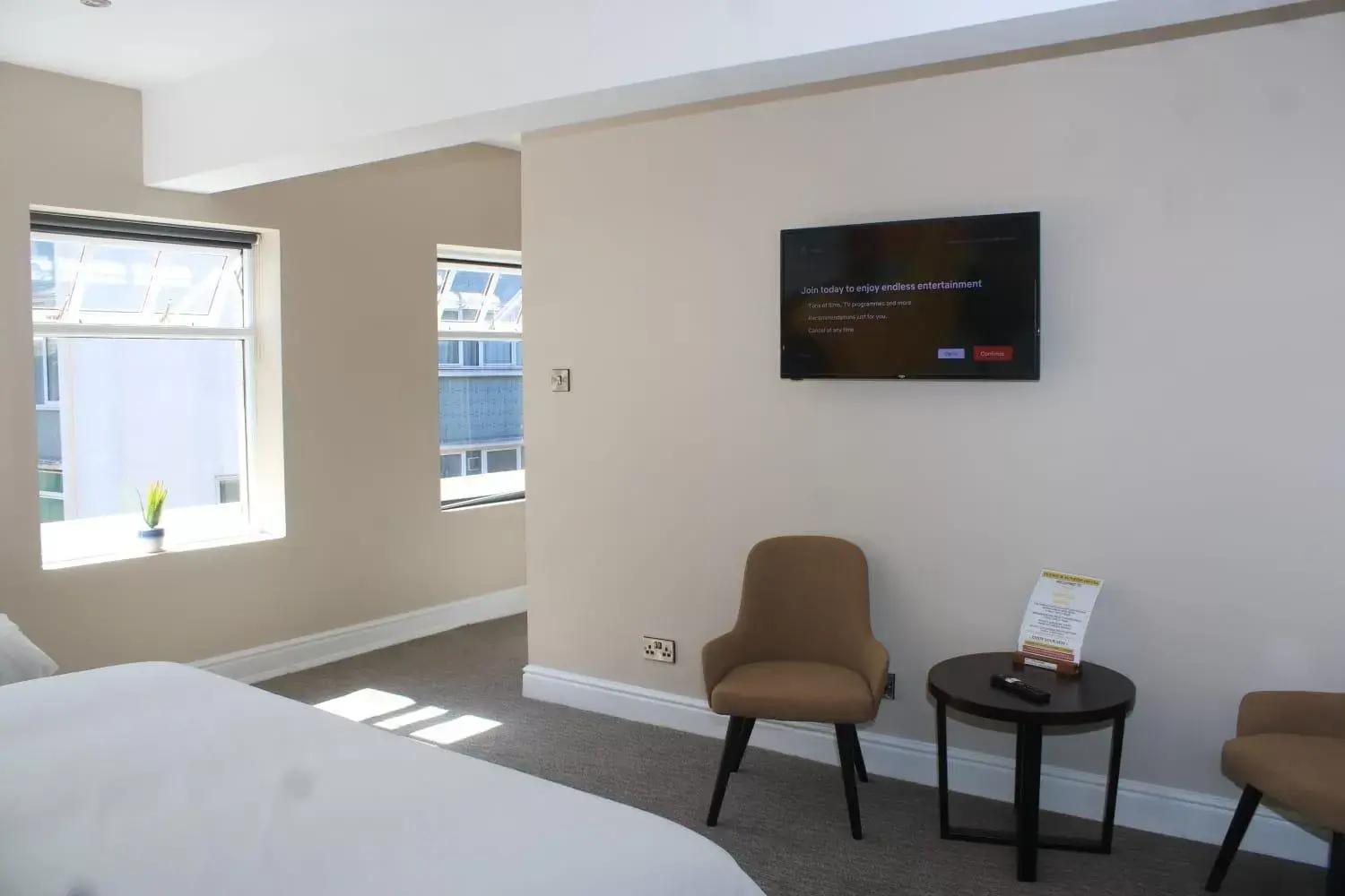 TV and multimedia, Seating Area in Fenwick Sunrise Hotel