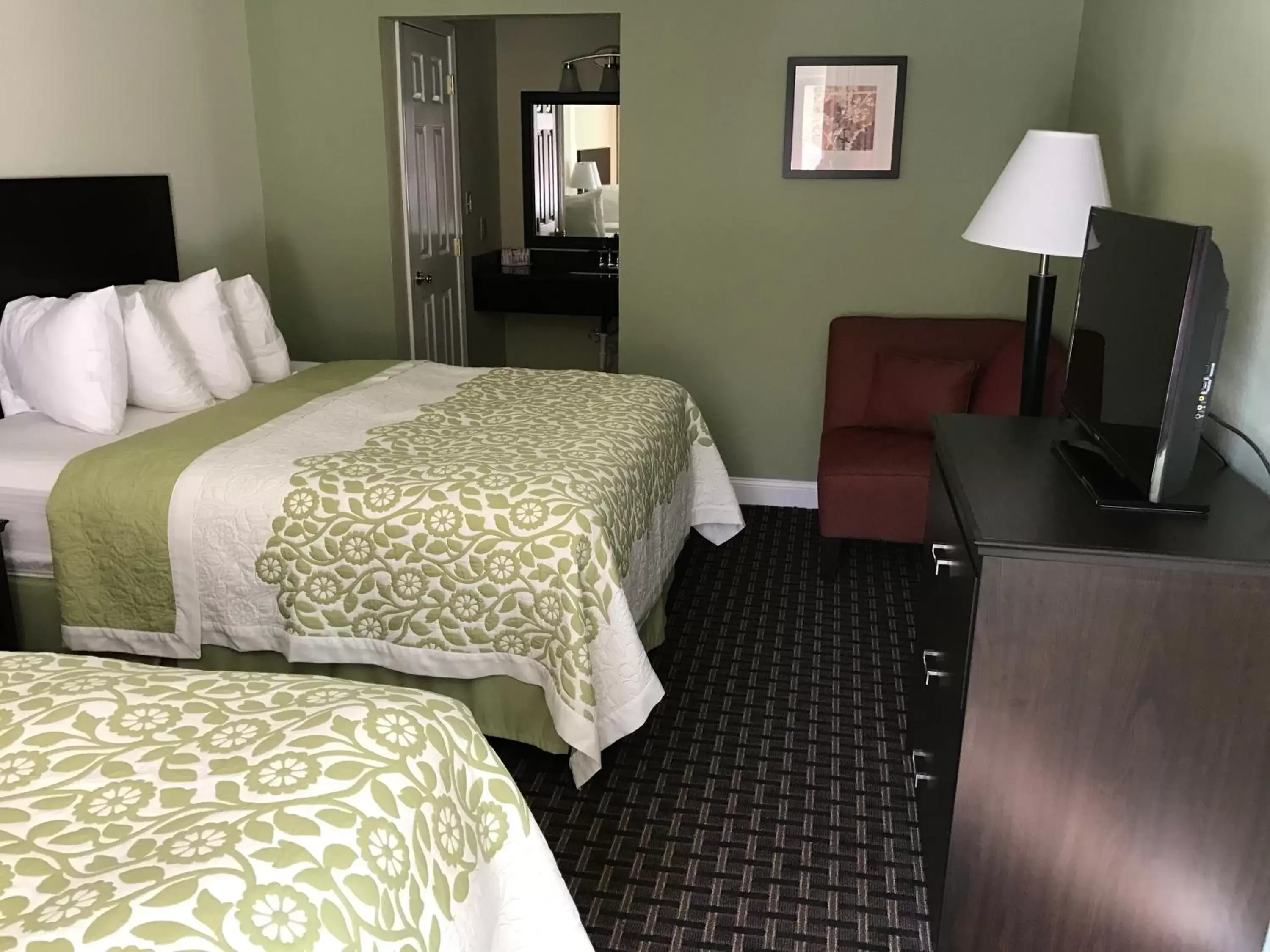 Queen Suite with Two Queen Beds - Non-Smoking in Days Inn by Wyndham Jellico - Tennessee State Line
