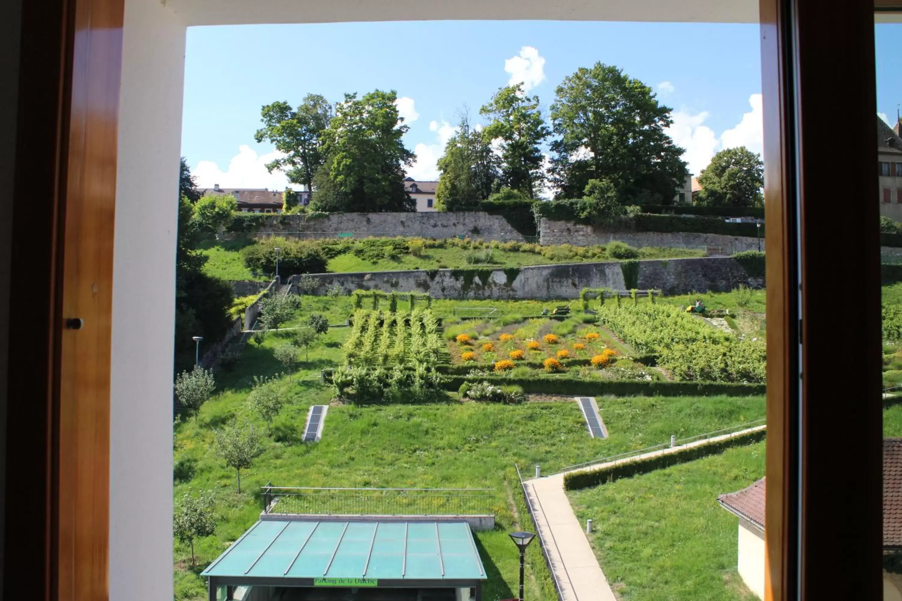 Area and facilities, Garden View in Hôtel Real