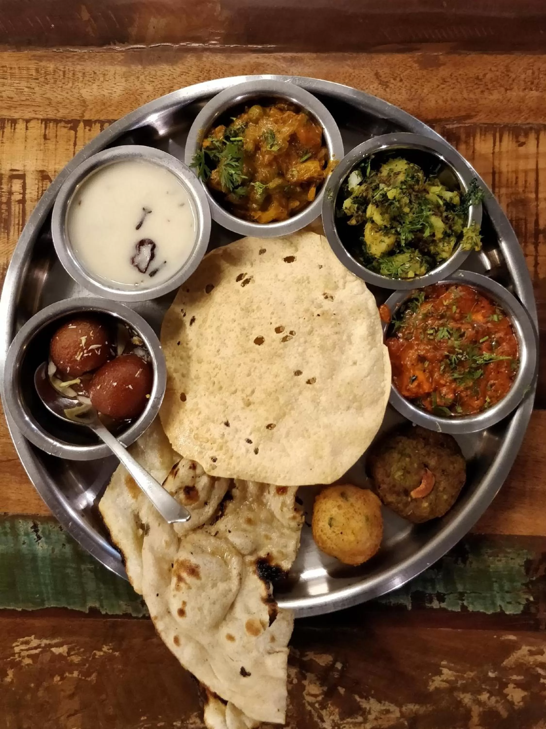 Restaurant/places to eat in Miraya Hotel