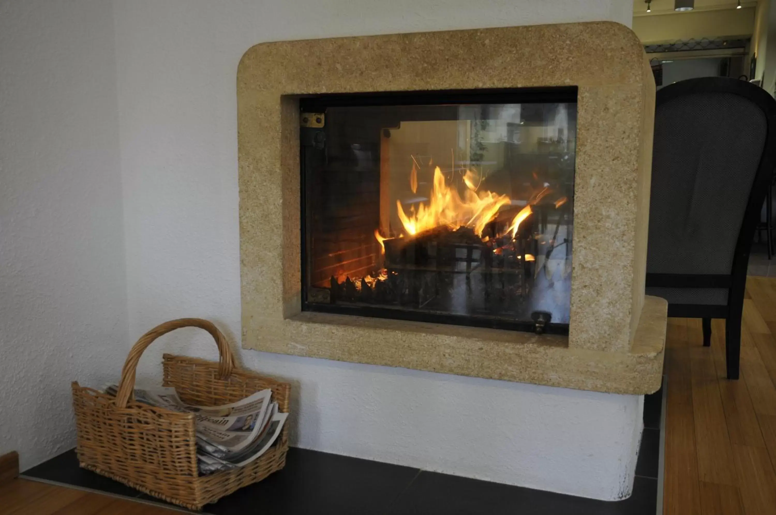 Decorative detail, TV/Entertainment Center in The Originals City, Hôtel Aster, Saint-Avold Nord (Inter-Hotel)