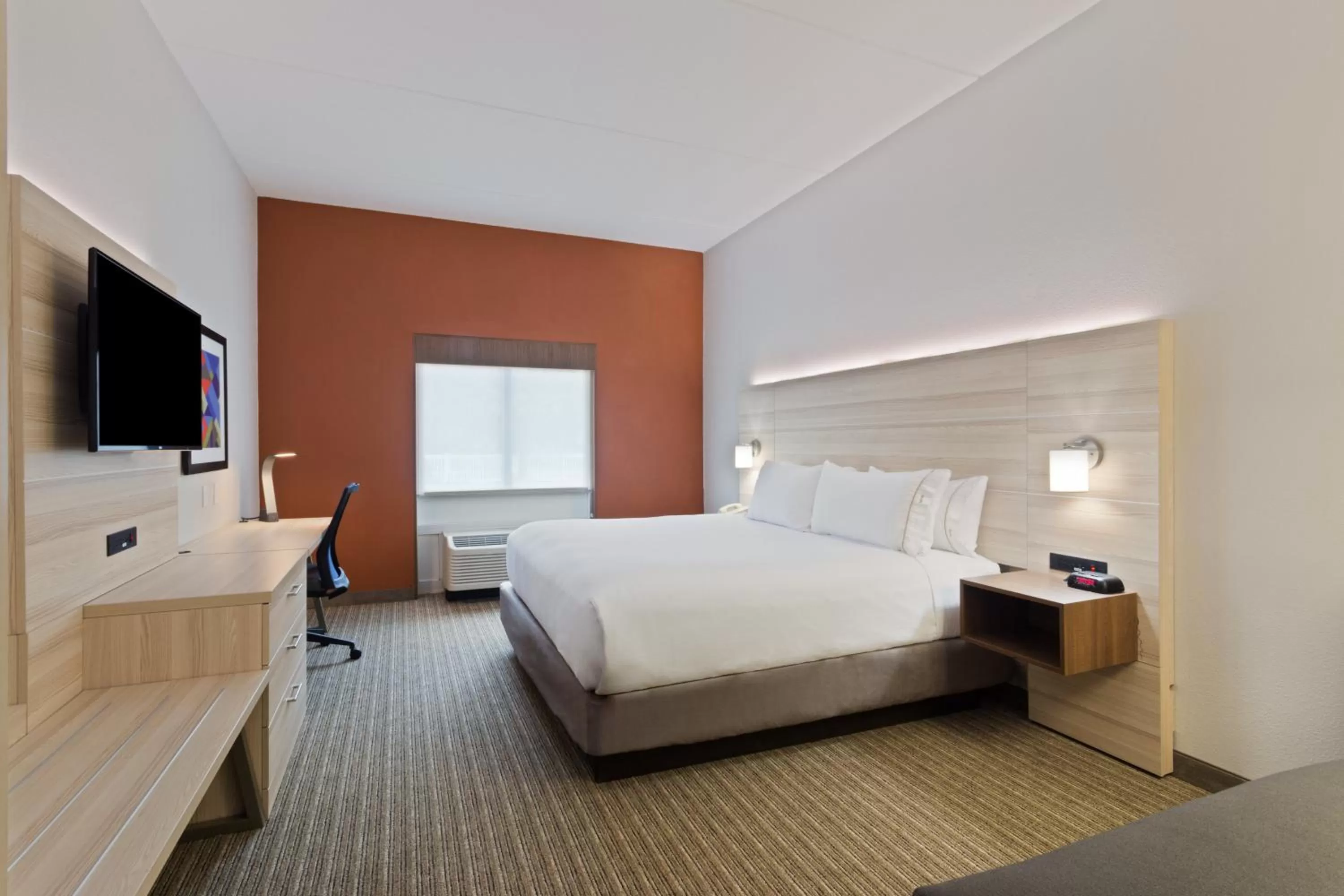 Photo of the whole room, Bed in Holiday Inn Express & Suites Tavares by IHG