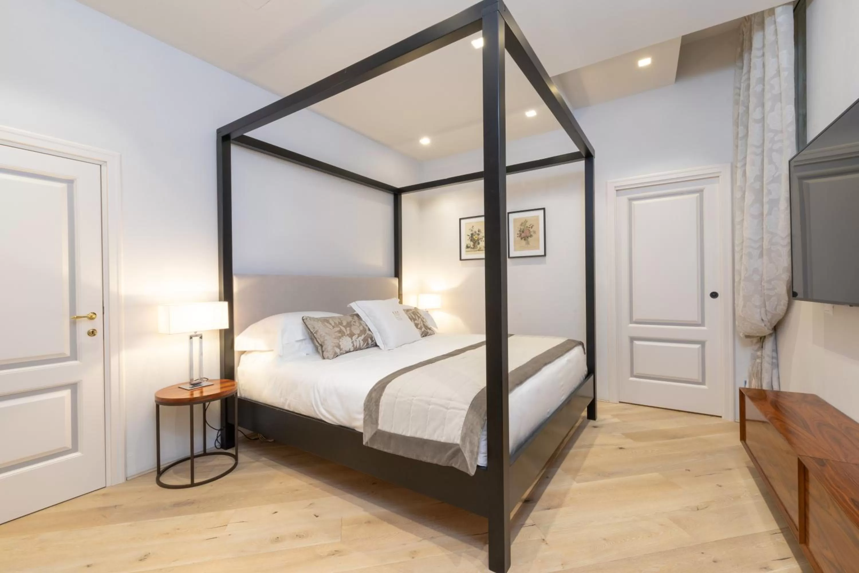 Bed in Donati Luxury Tower Suites