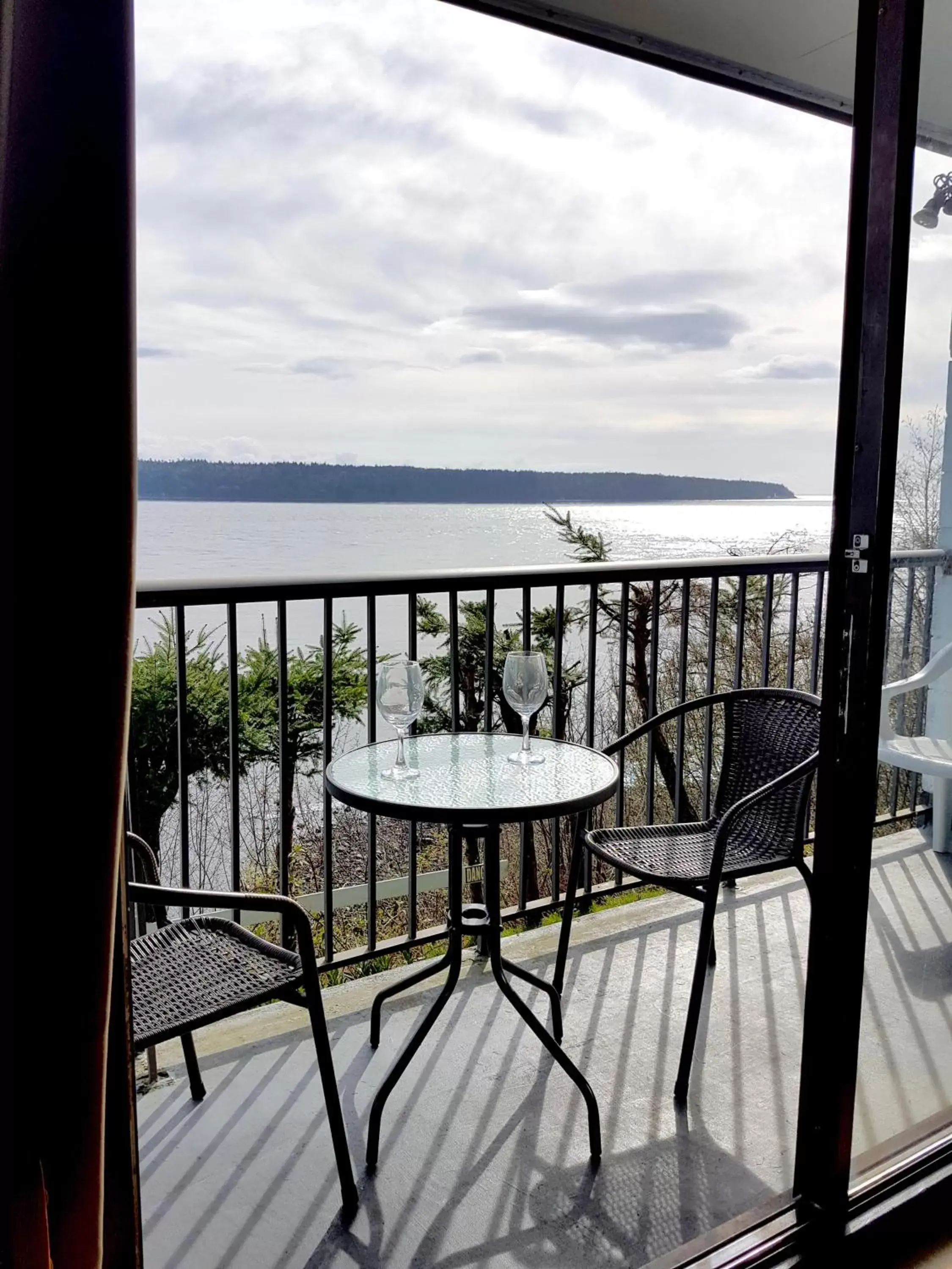 Balcony/Terrace in Above Tide Motel