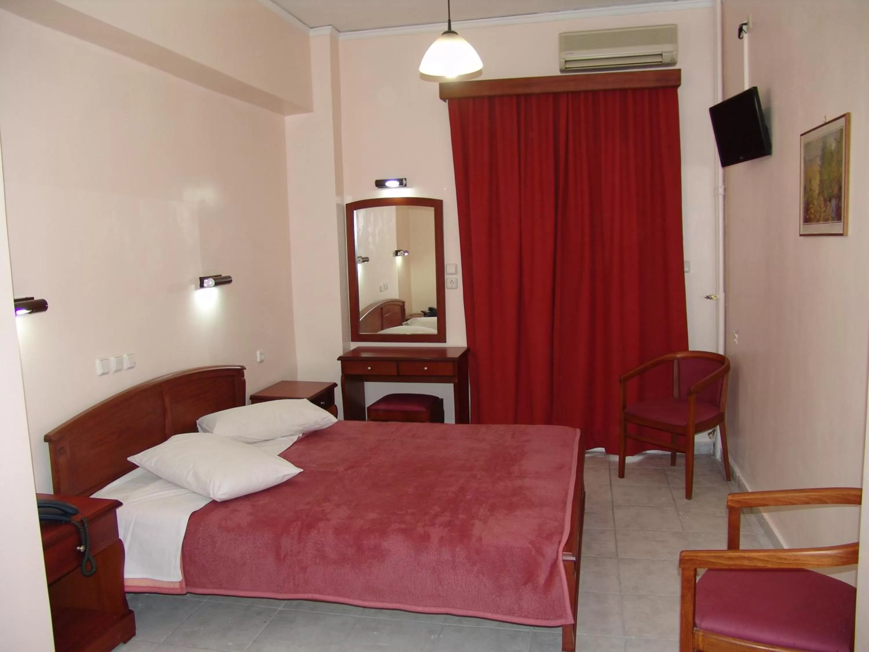 Photo of the whole room, Bed in Hotel Cosmos