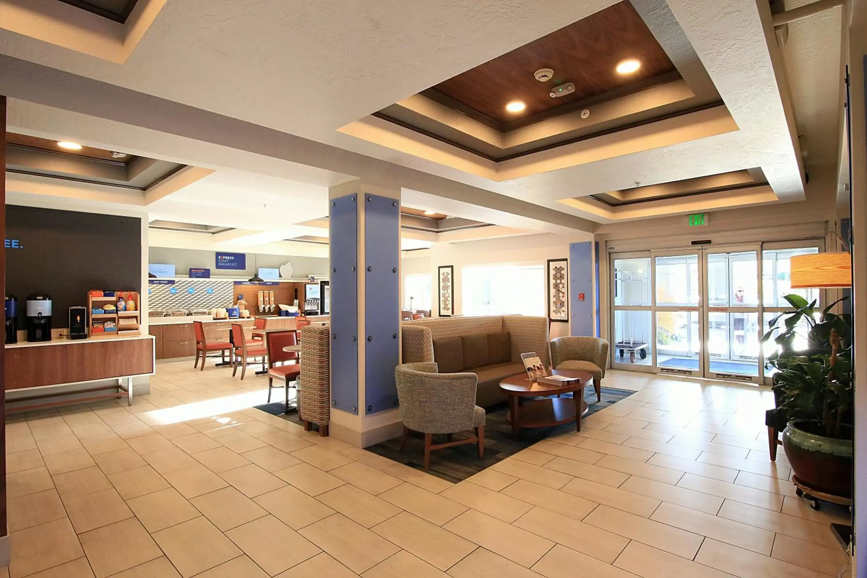 Property building, Lobby/Reception in Holiday Inn Express Hotel & Suites Ashland, an IHG Hotel