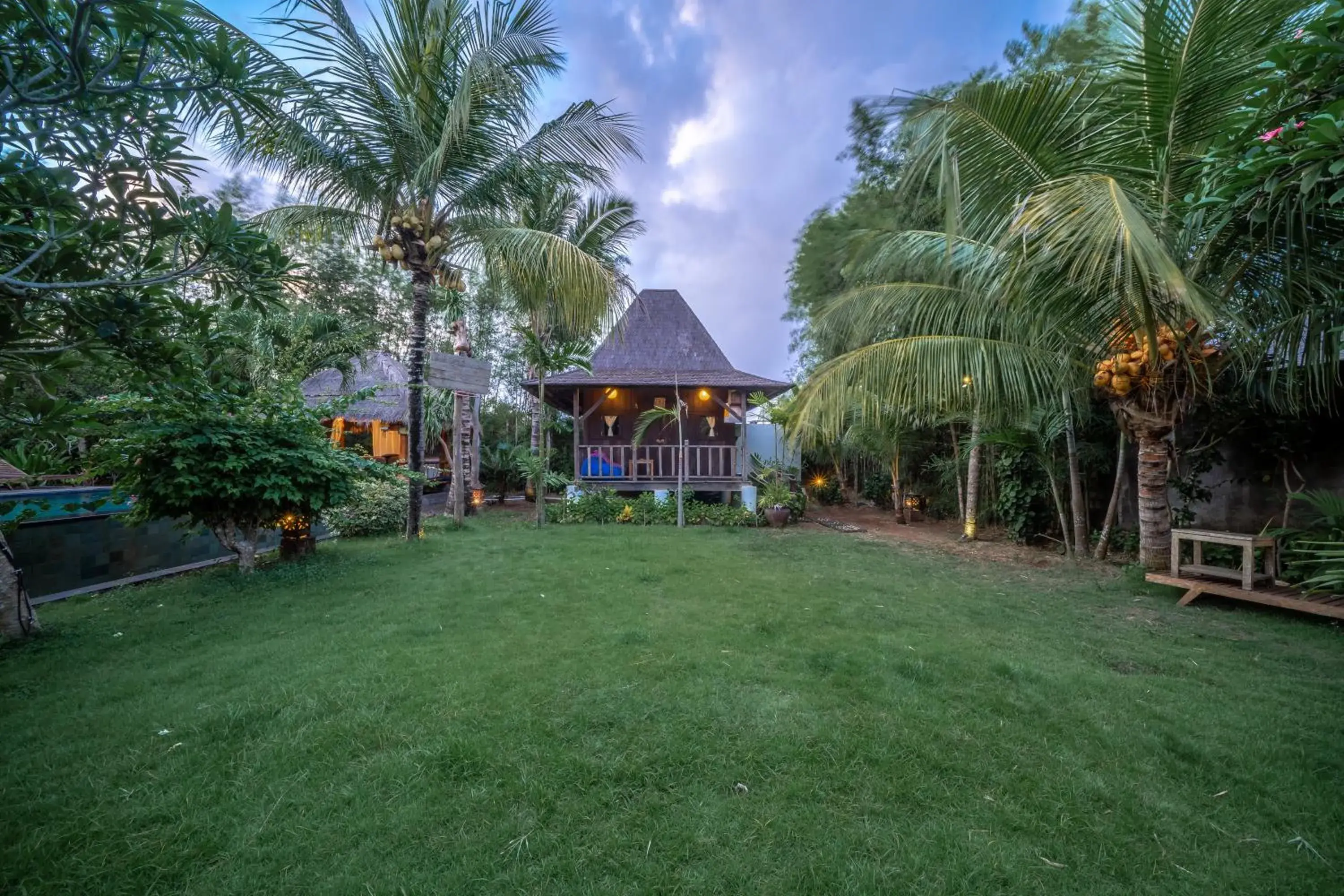 Garden in Flower Bud Bungalow Balangan