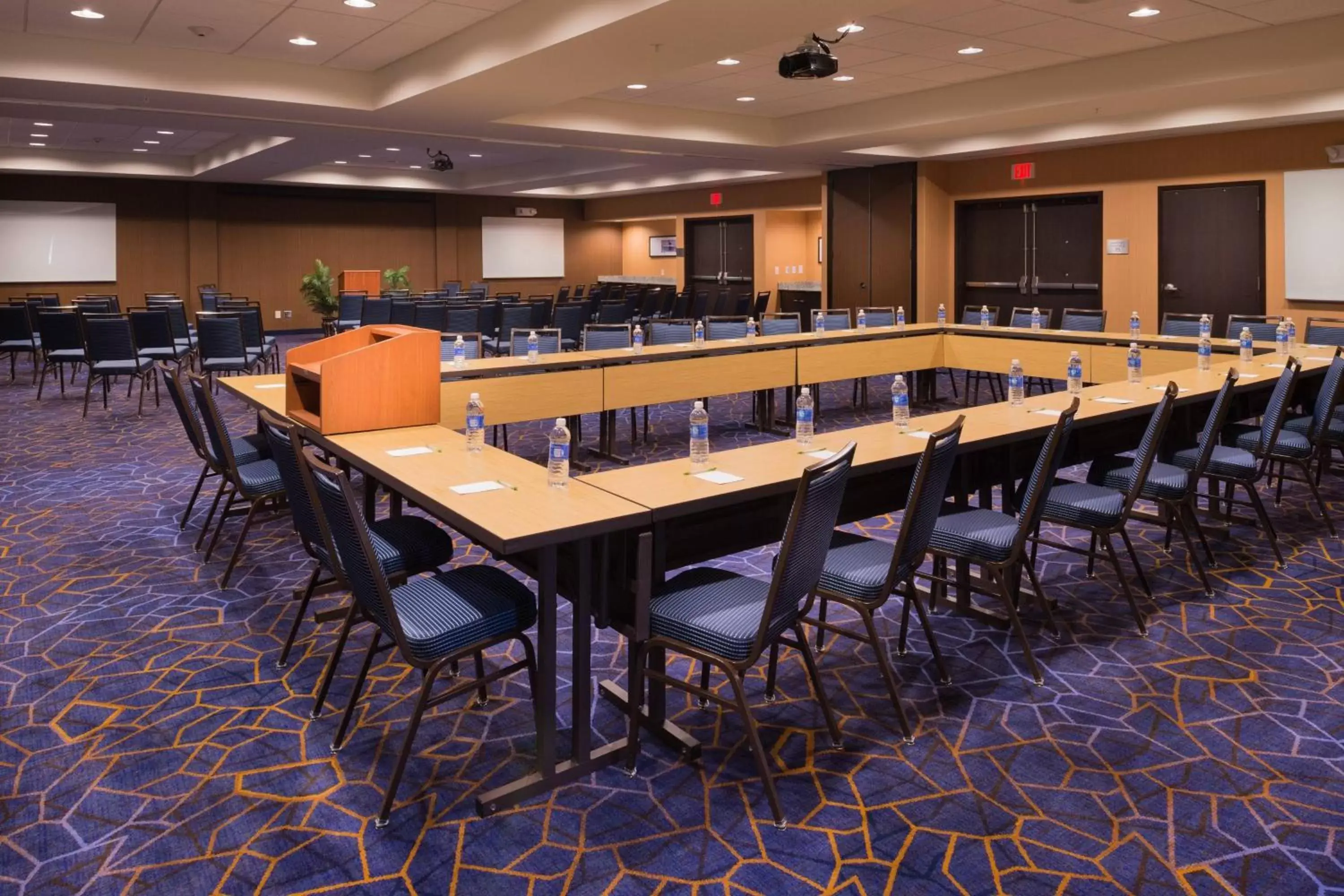 Meeting/conference room in Courtyard by Marriott Hot Springs