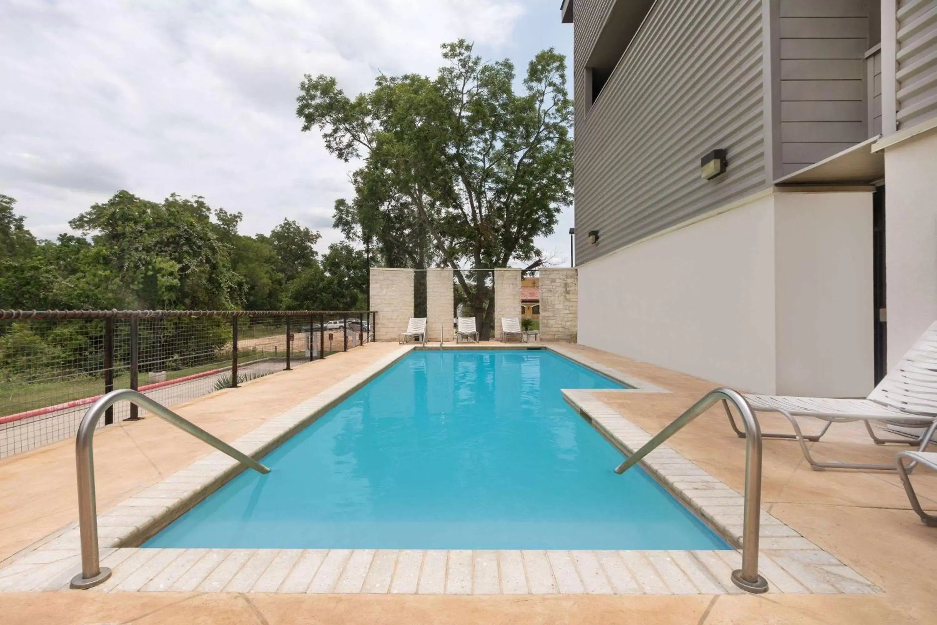 Pool view in Baymont by Wyndham Columbus Pool view in Baymont by Wyndham Columbus