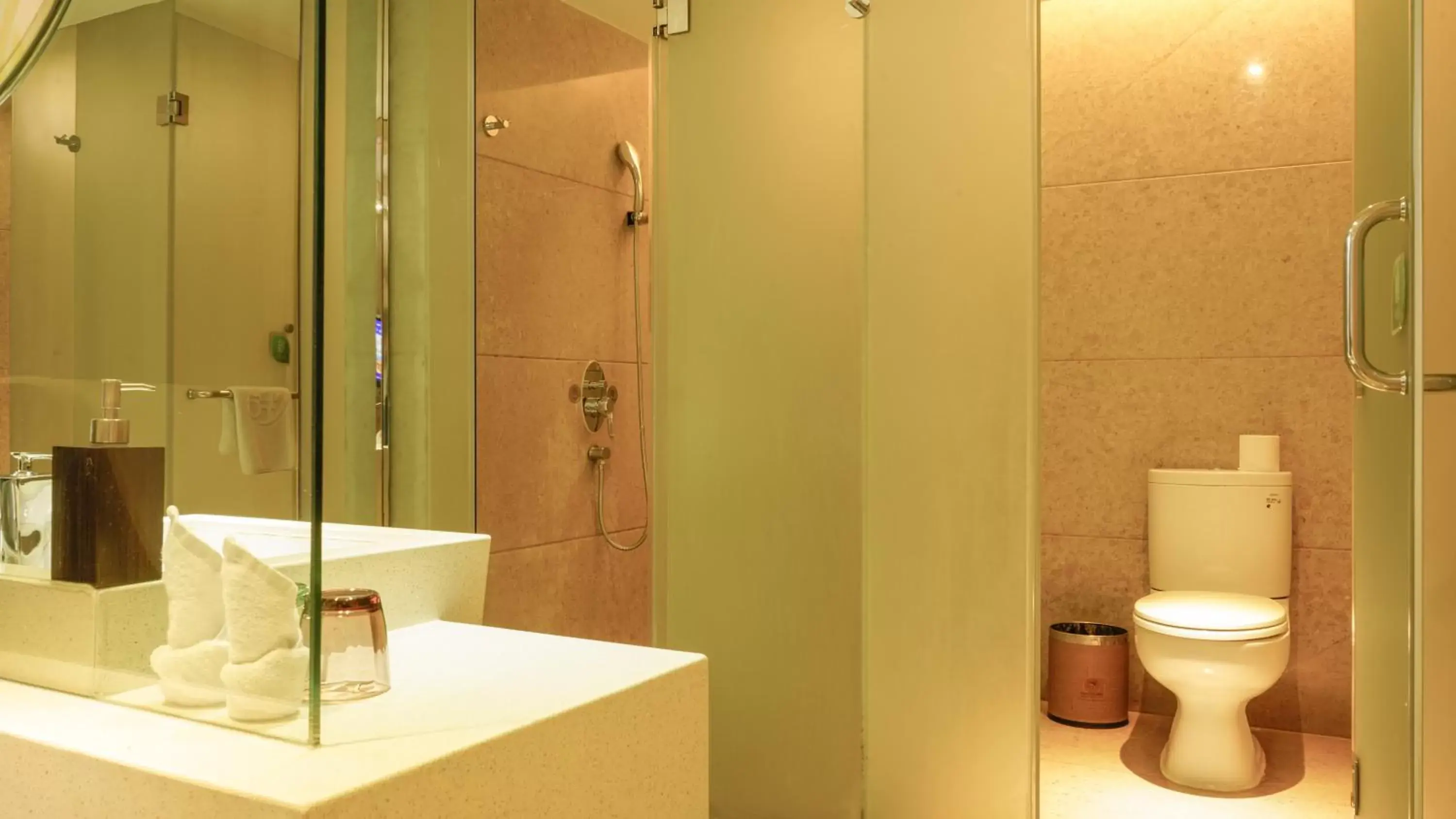 Shower, Bathroom in Paco Hotel Ouzhuang Metro Guangzhou-Free shuttle to Canton fair