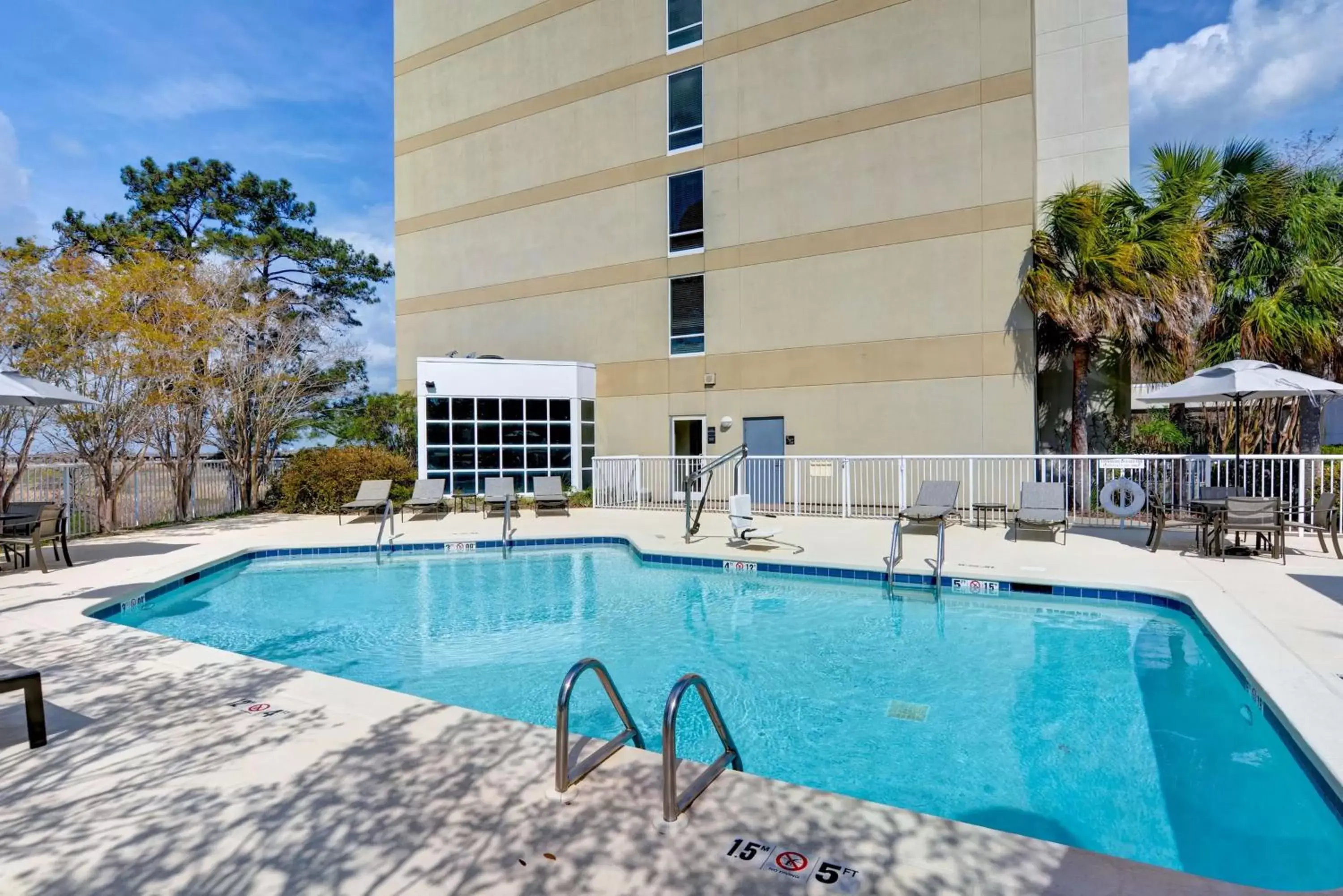 Pool view, Swimming Pool in Hampton Inn Mobile/East Bay