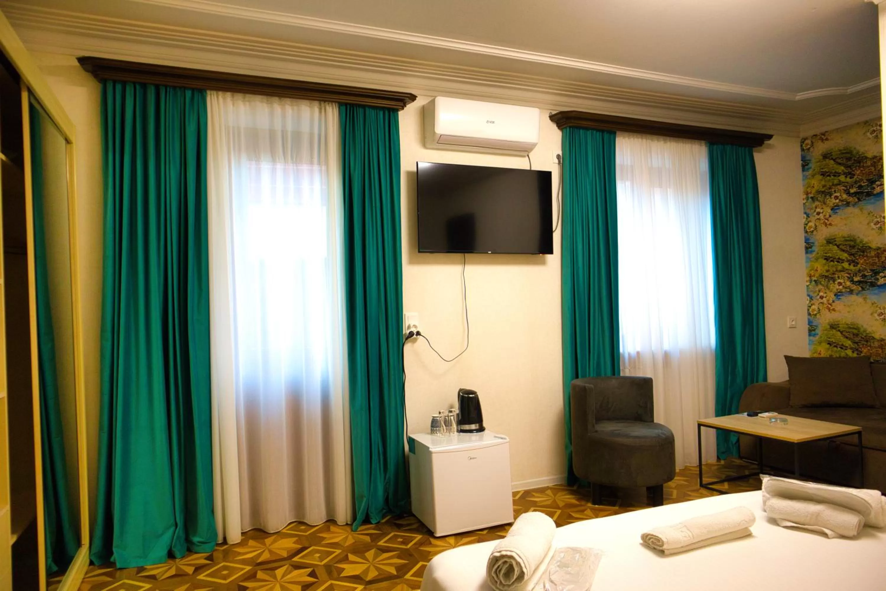 TV and multimedia, TV/Entertainment Center in Metekhi View Hotel