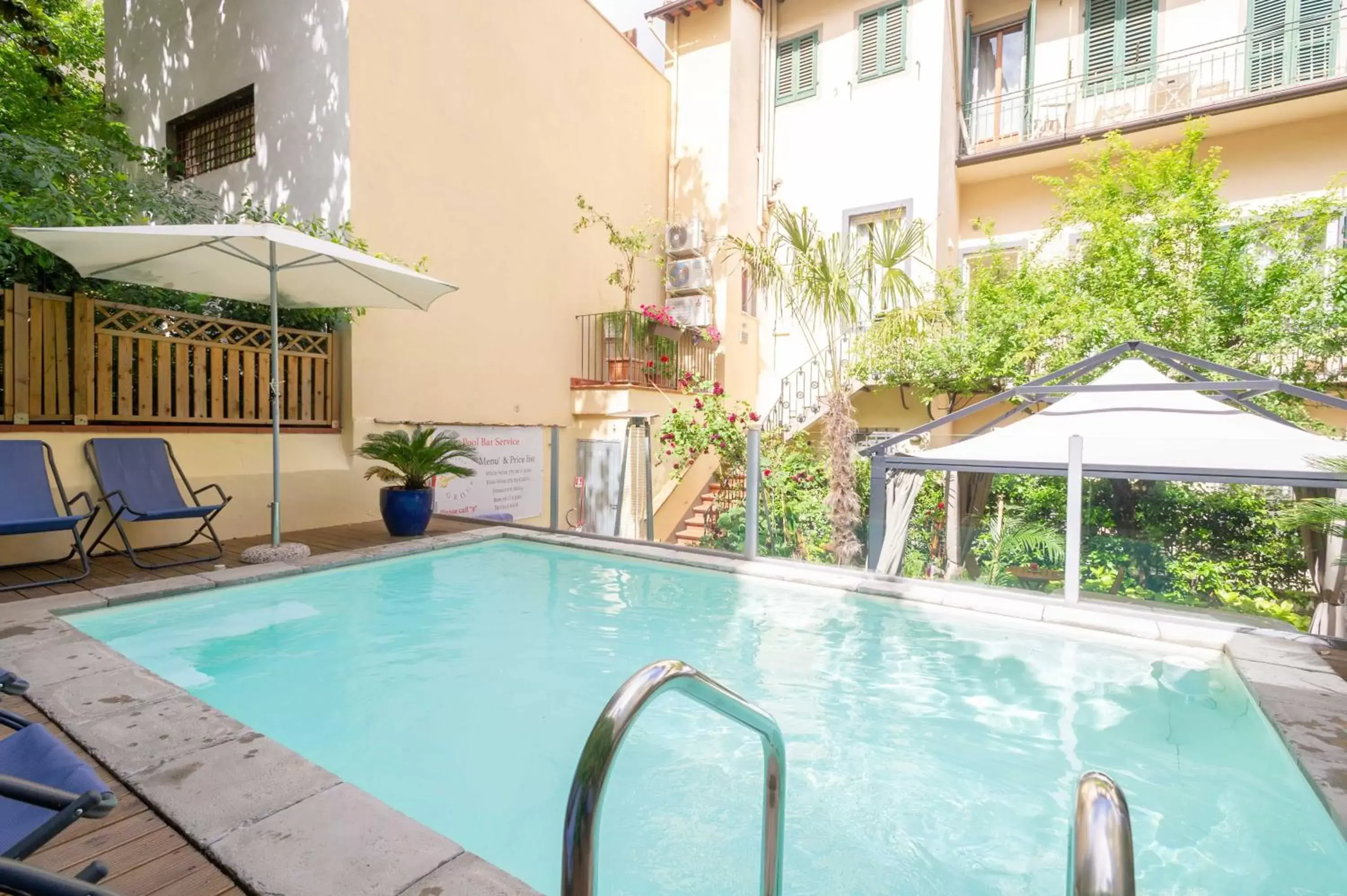 Garden, Swimming Pool in Hotel Ginori Al Duomo