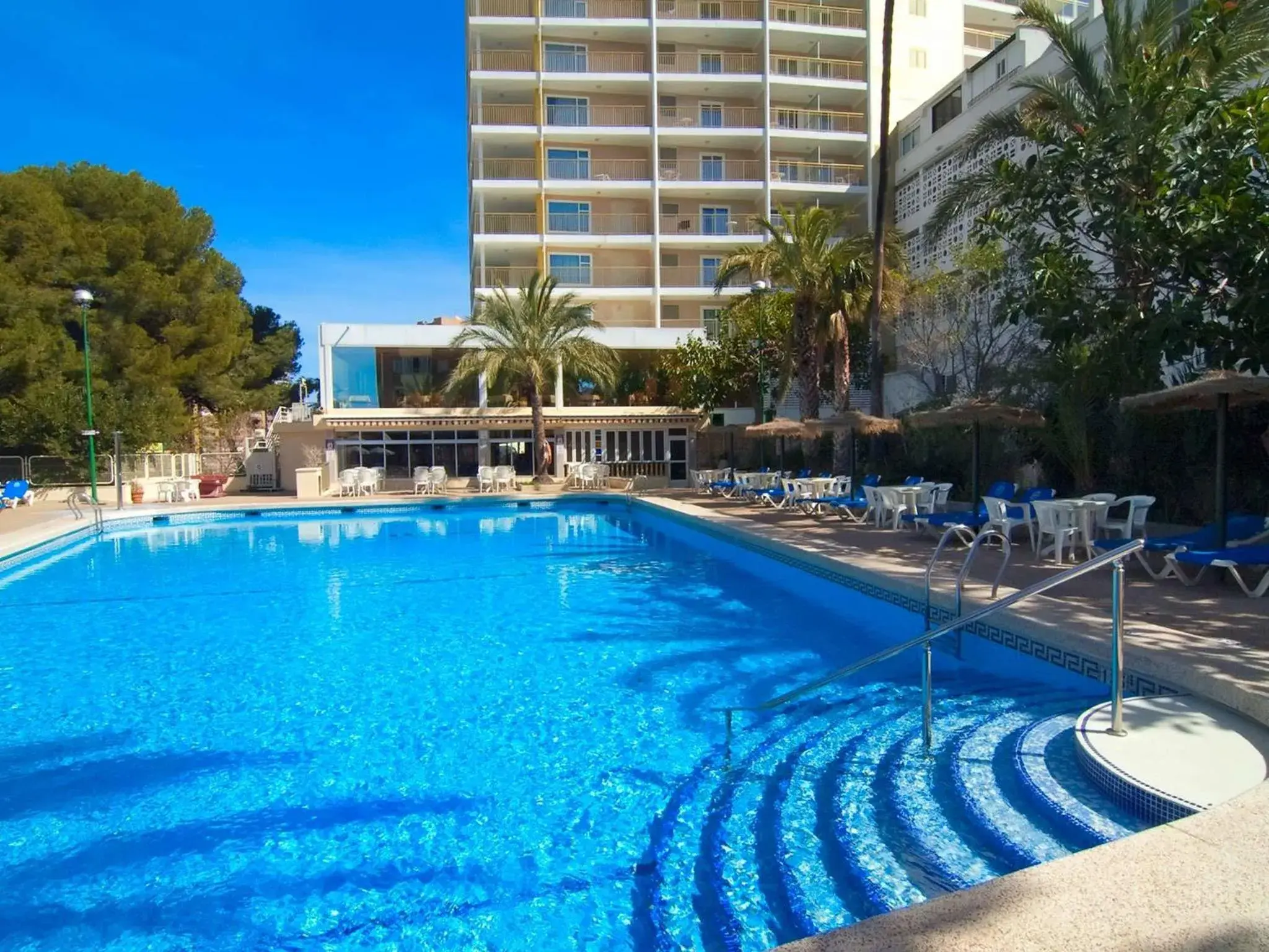 Swimming Pool in Hotel Servigroup Torre Dorada