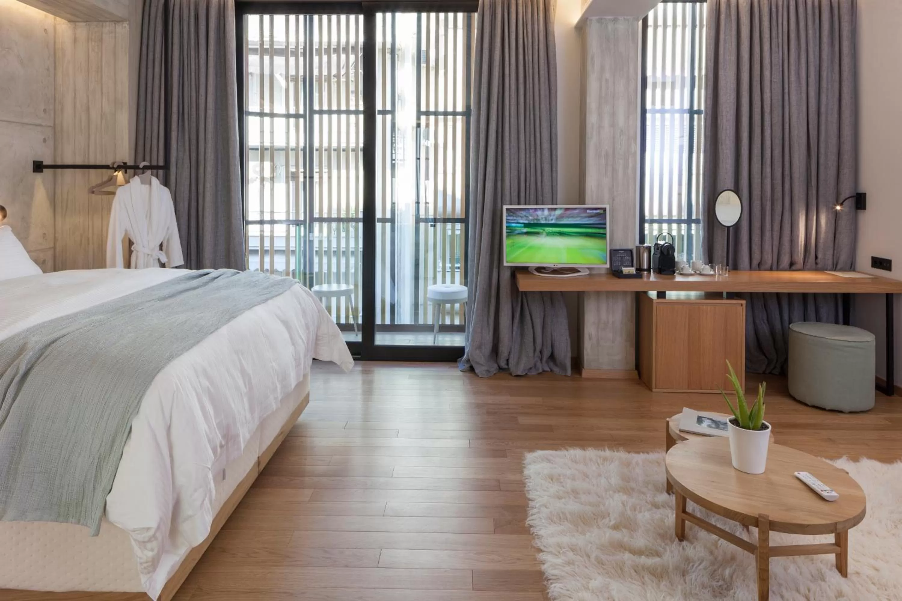 Boulevard Suite with Balcony - single occupancy in Coco-Mat Hotel Athens