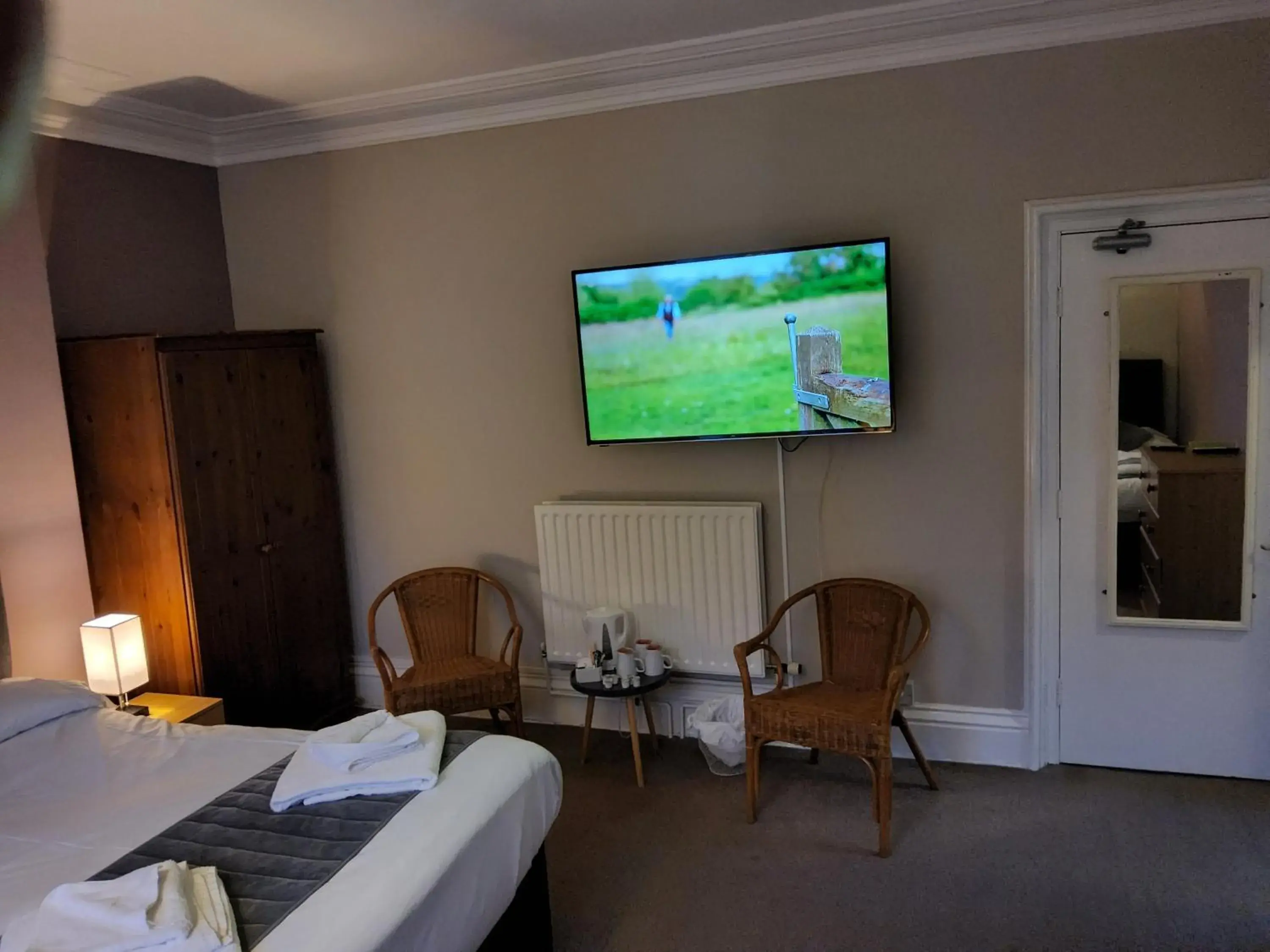 TV and multimedia, TV/Entertainment Center in The Avenue Hotel