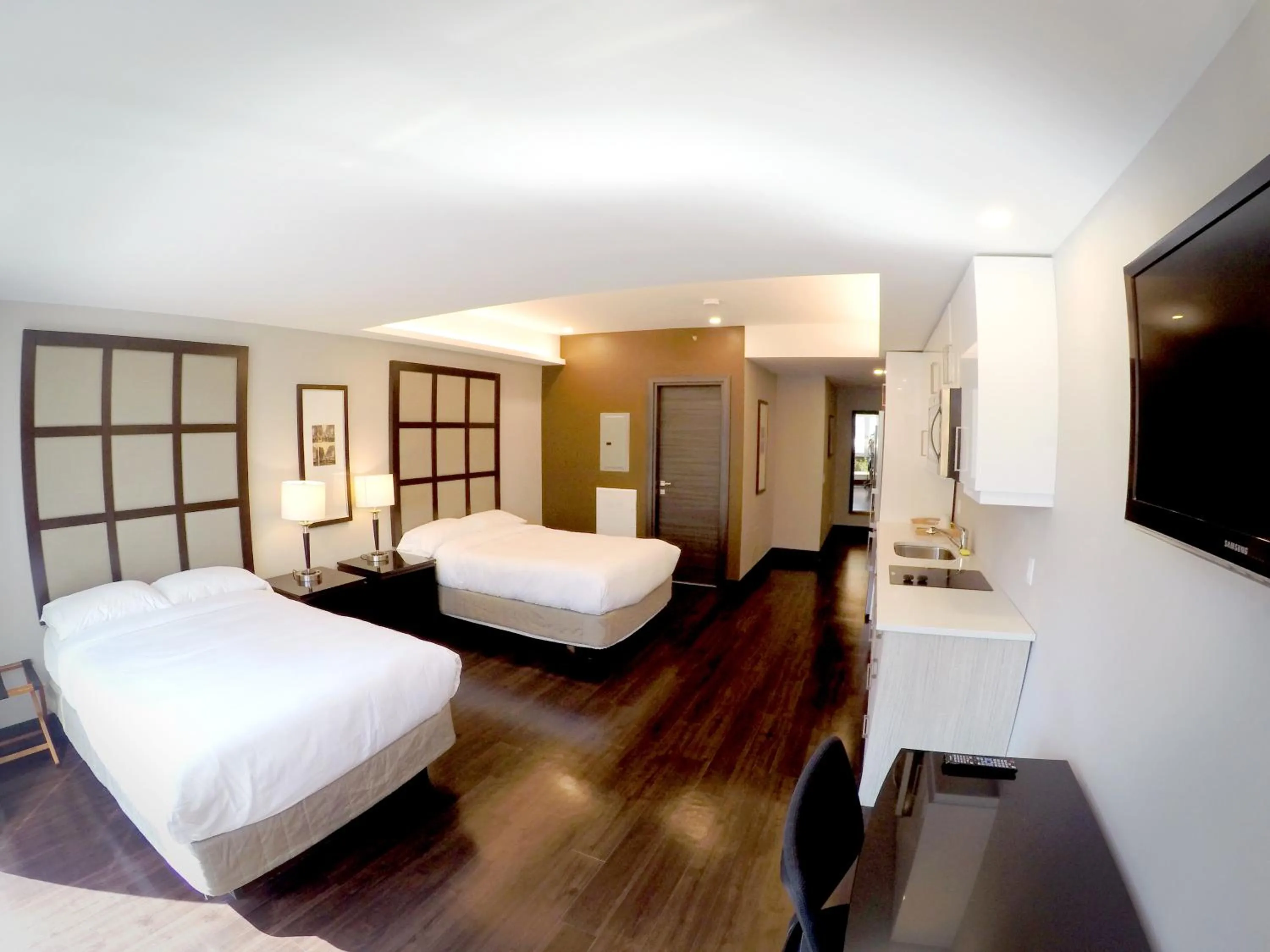 Shower, Bed in M Montreal Hostel