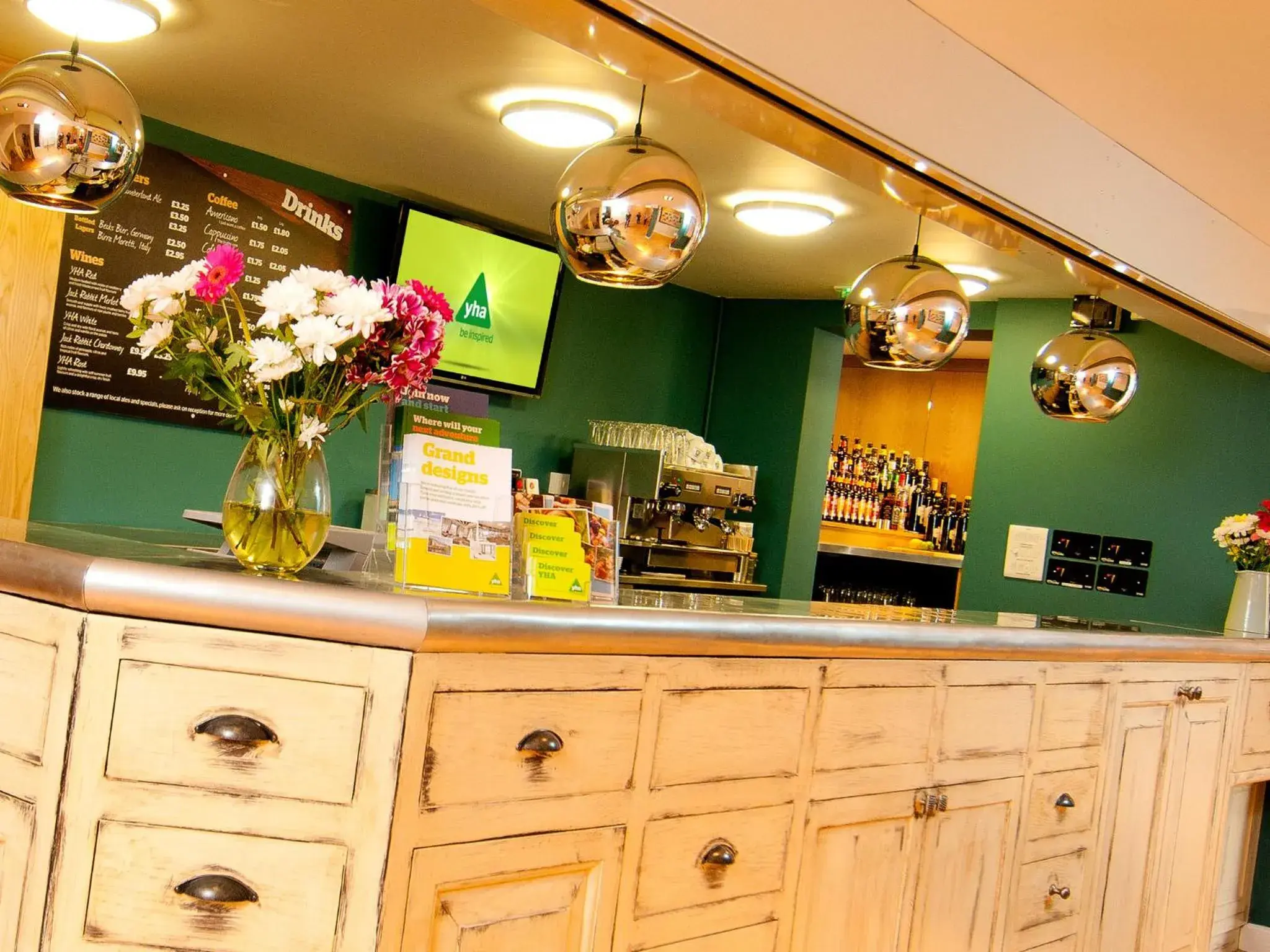 Lounge or bar, Lobby/Reception in YHA Stratford-Upon-Avon