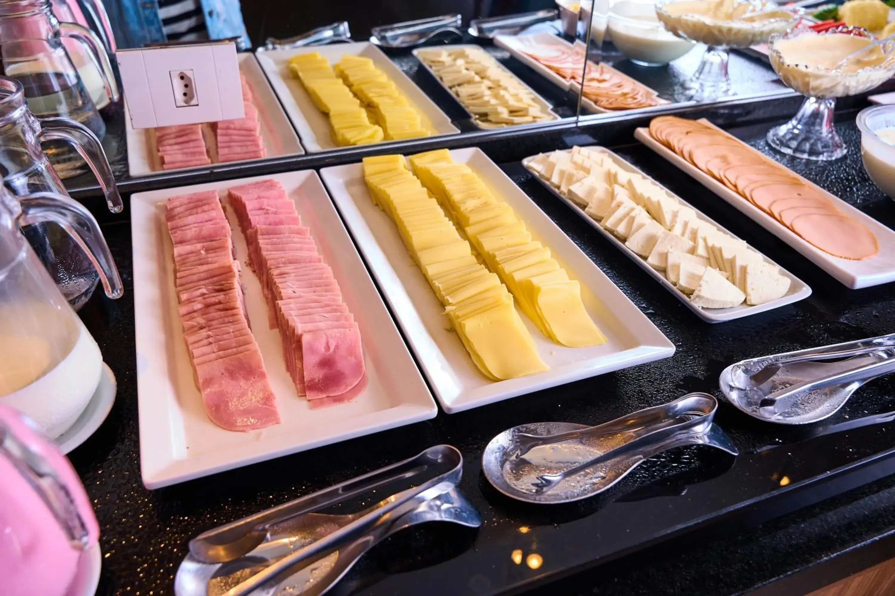 Buffet breakfast, Food in Foz Plaza Hotel