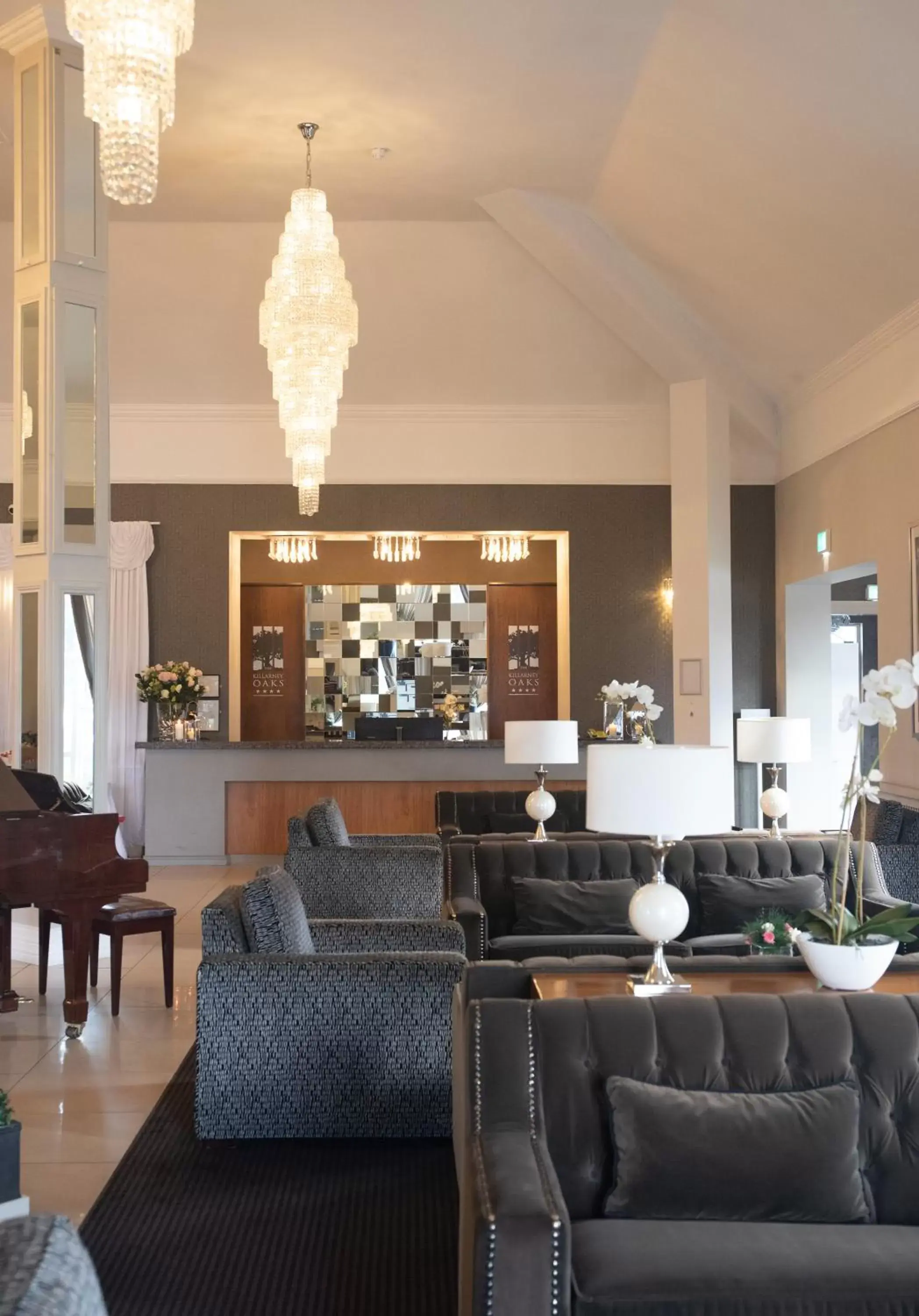 Lobby or reception, Lounge/Bar in Killarney Oaks Hotel