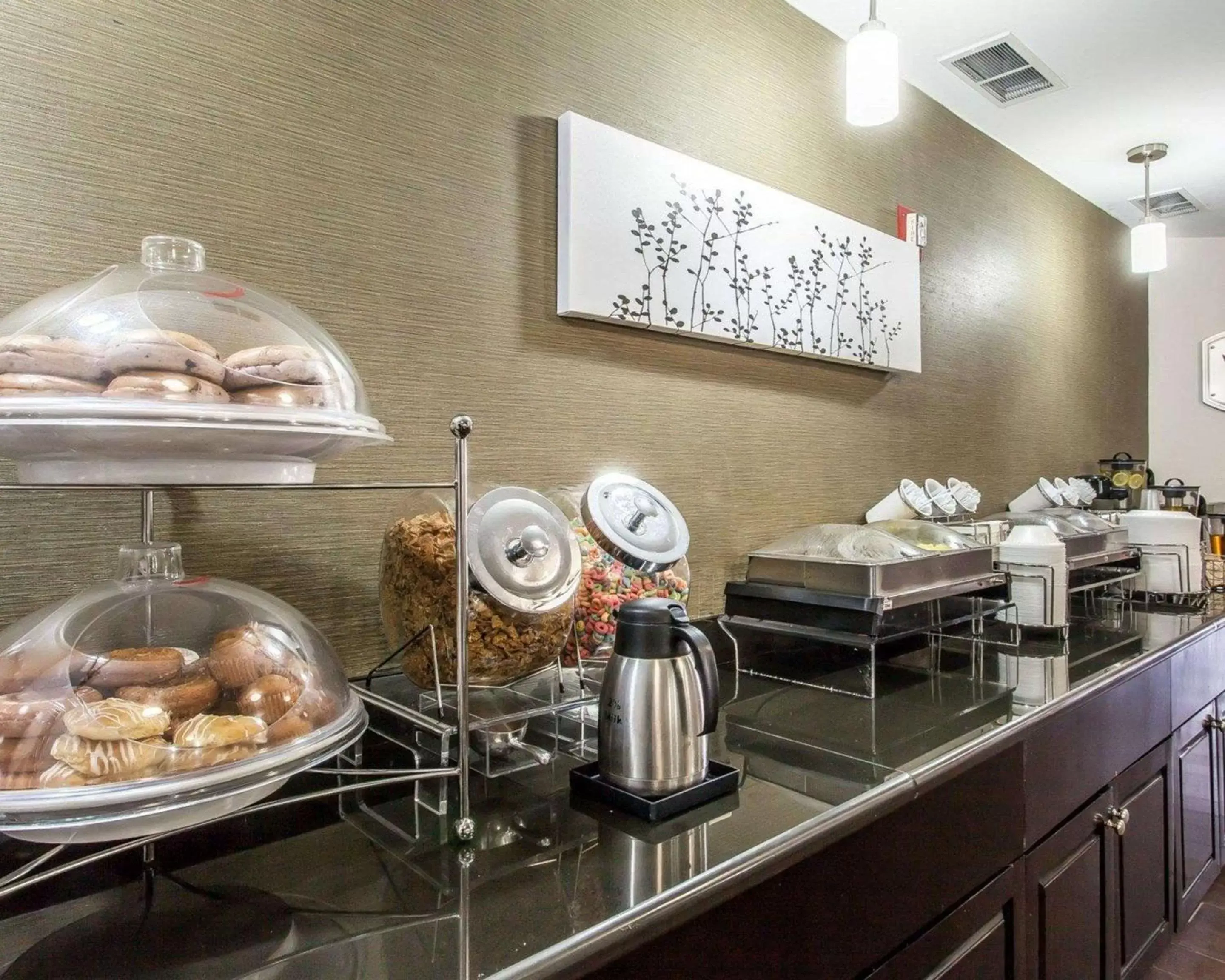 Restaurant/places to eat in Sleep Inn & Suites Near I-90 and Ashtabula Restaurant/places to eat in Sleep Inn & Suites Near I-90 and Ashtabula