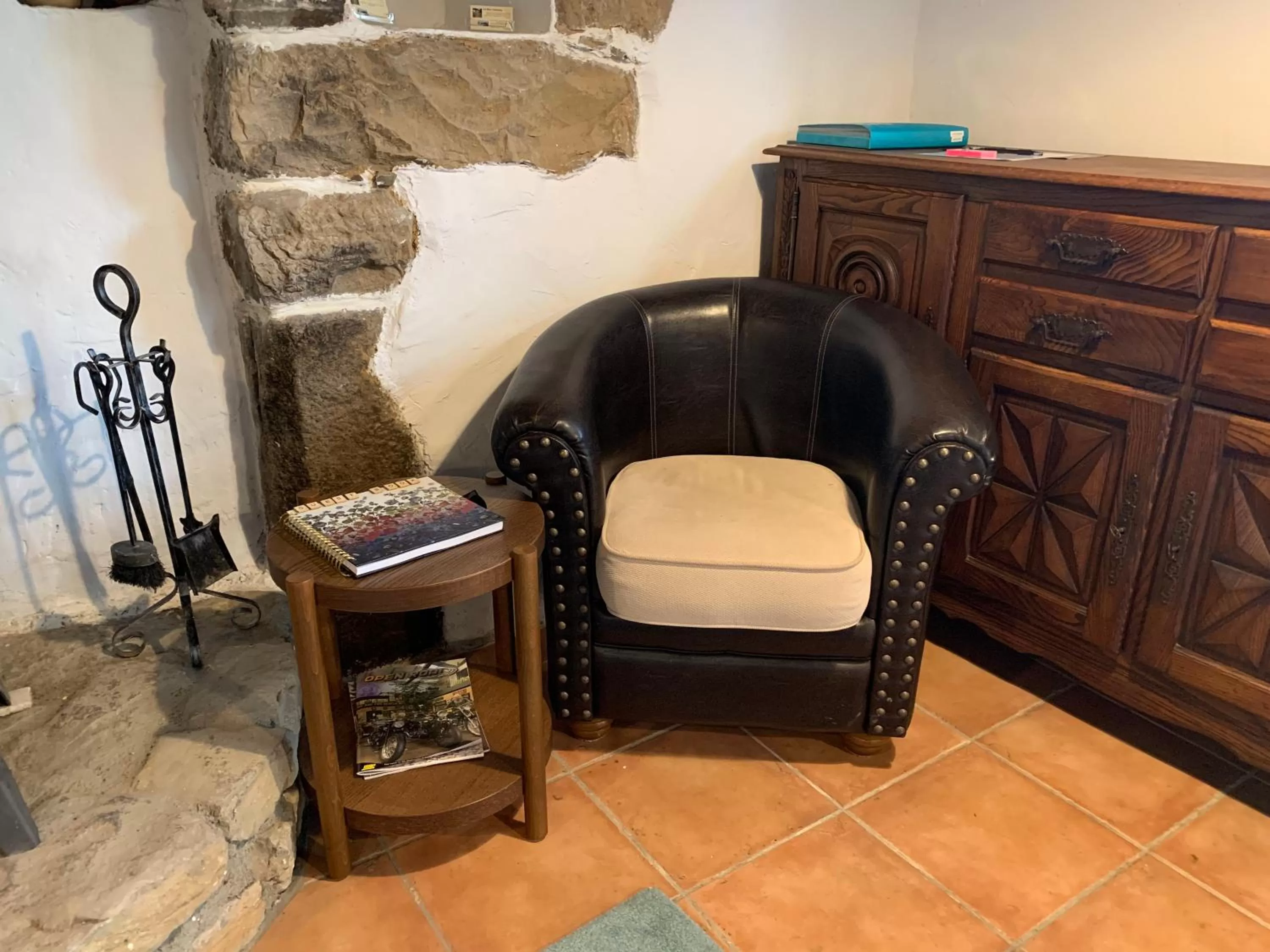 Lounge or bar, Seating Area in Le Bas Chesnay Chambres D'Hotes Domfront en Poiraie