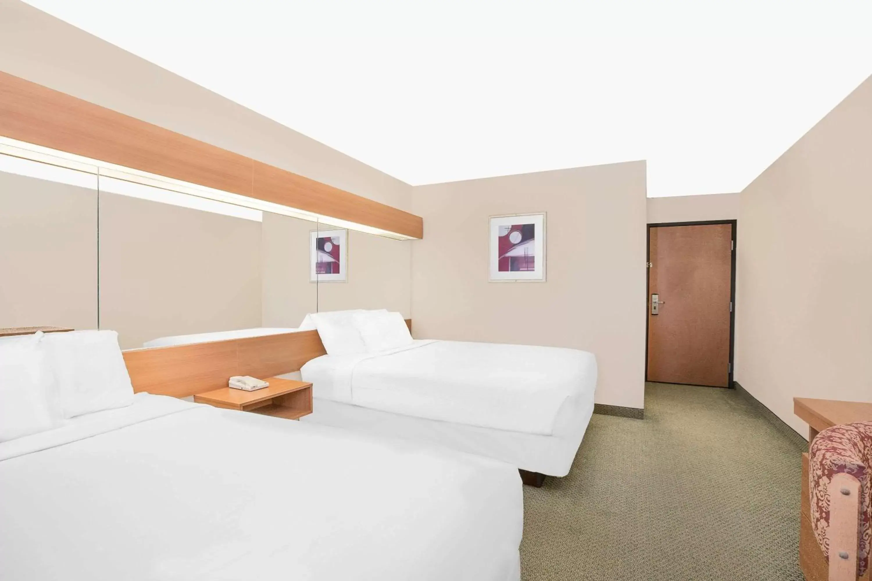 Photo of the whole room, Bed in Microtel Inn & Suites by Wyndham Colfax