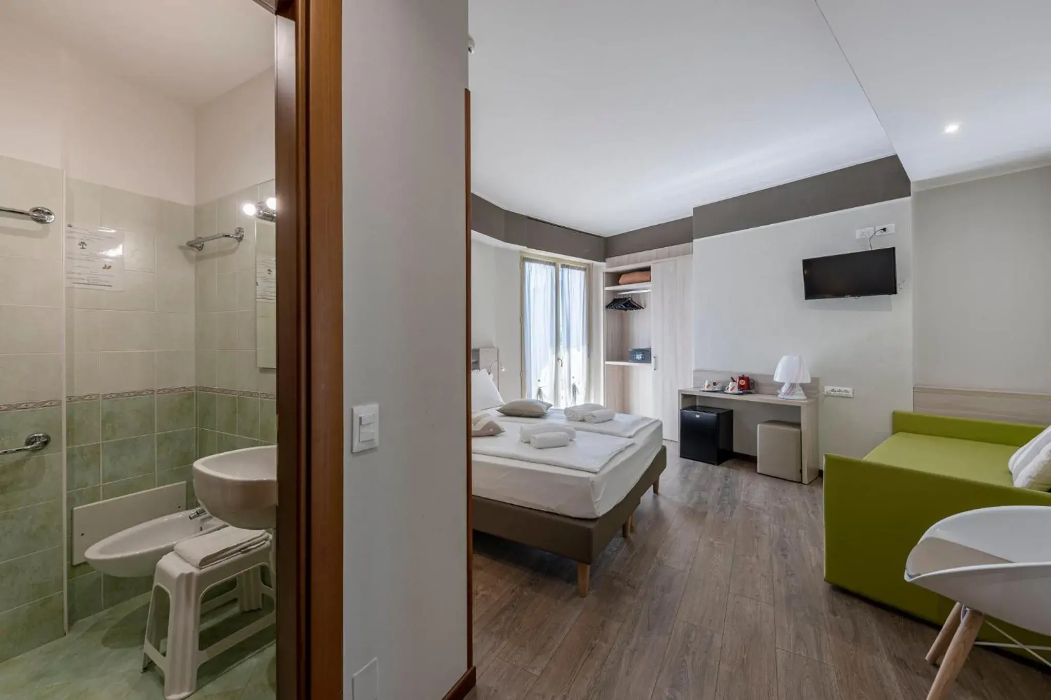 Bedroom, Bathroom in Hotel Imperial ***S
