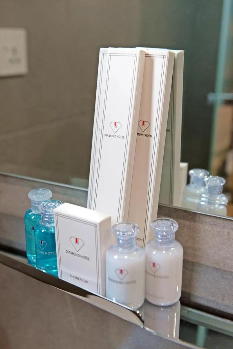 Toilet in Diamond Inn