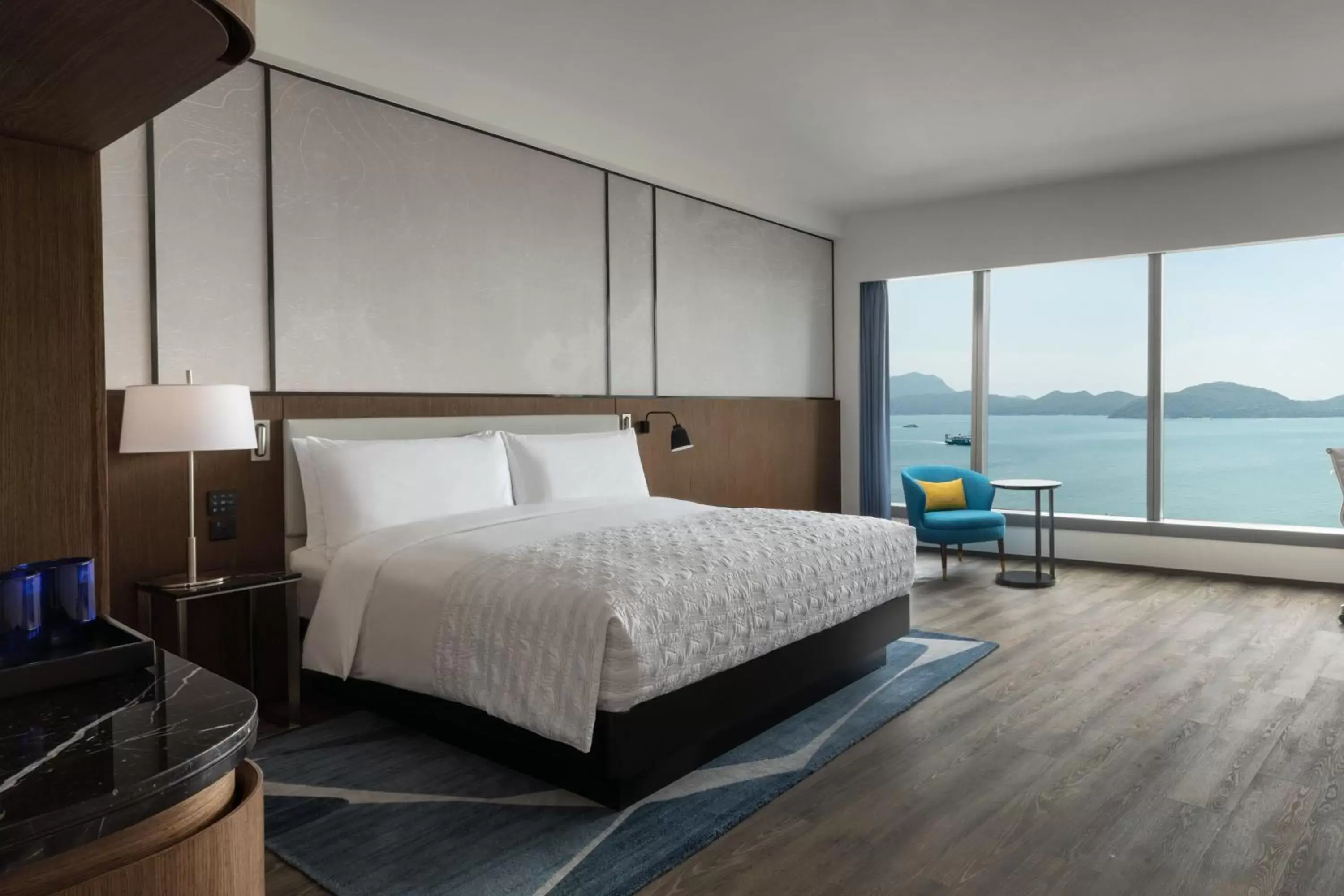 Photo of the whole room, Bed in Le Méridien Hong Kong, Cyberport