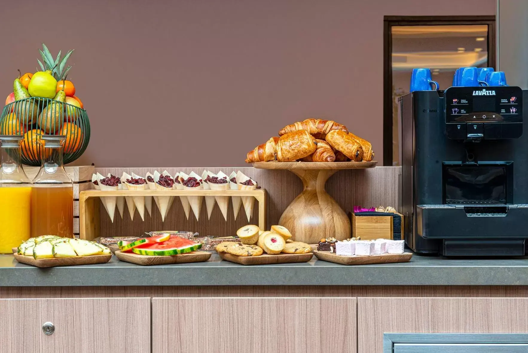 Coffee/tea facilities, Food in Radisson Blu Hotel, Rouen Centre