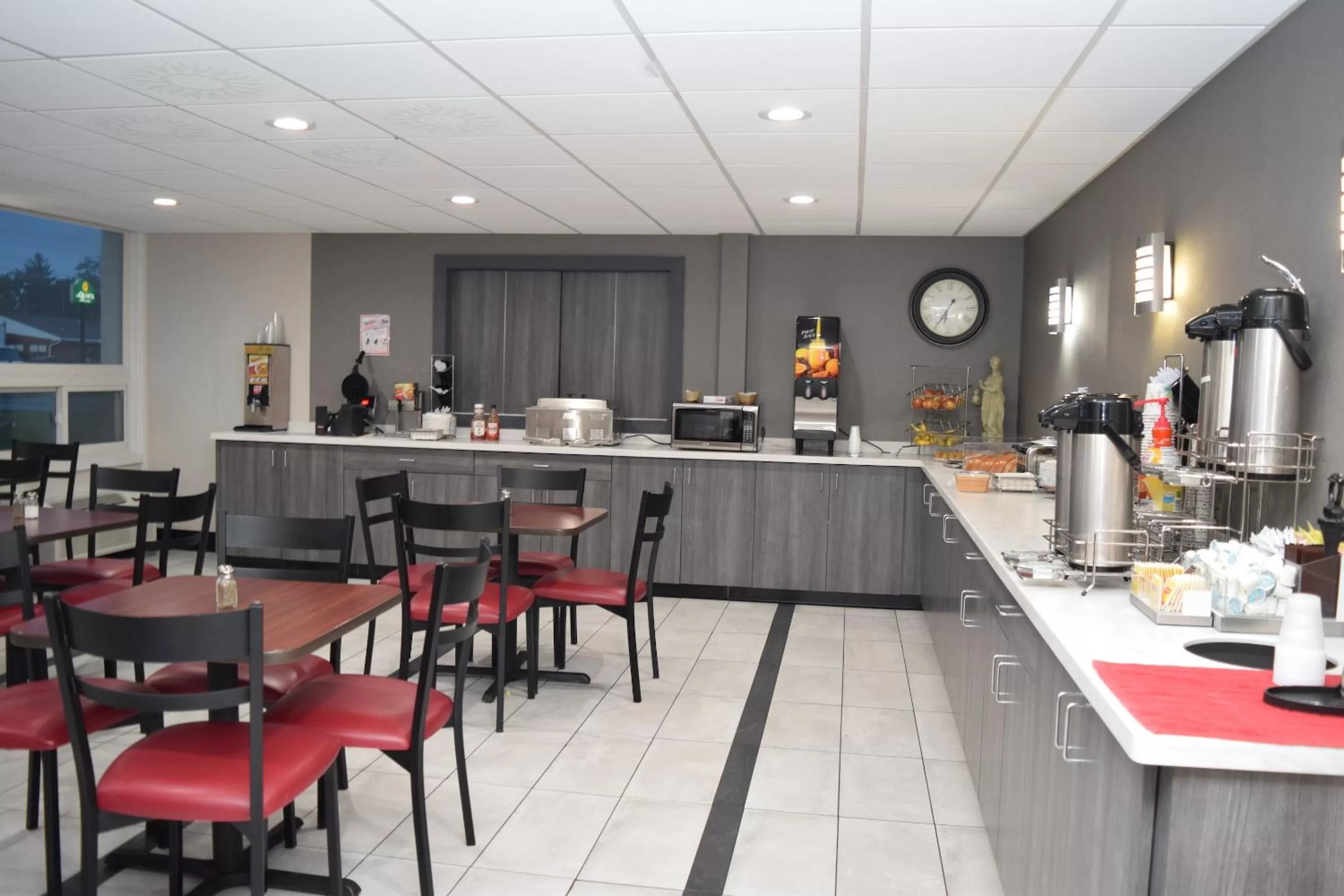 Breakfast in Red Roof Inn Batavia