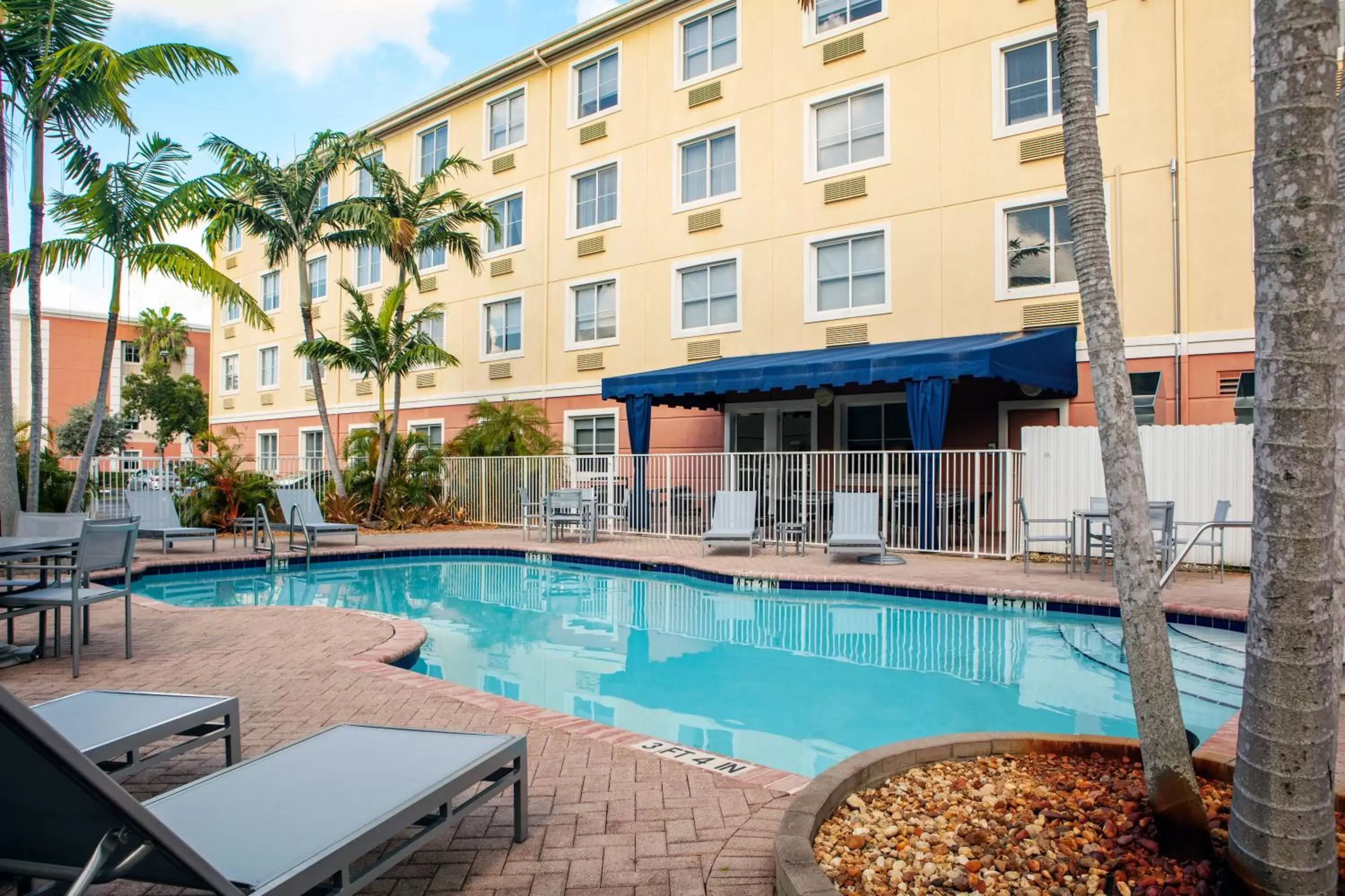 Pool view, Swimming Pool in Best Western Plus Miami-Doral/Dolphin Mall
