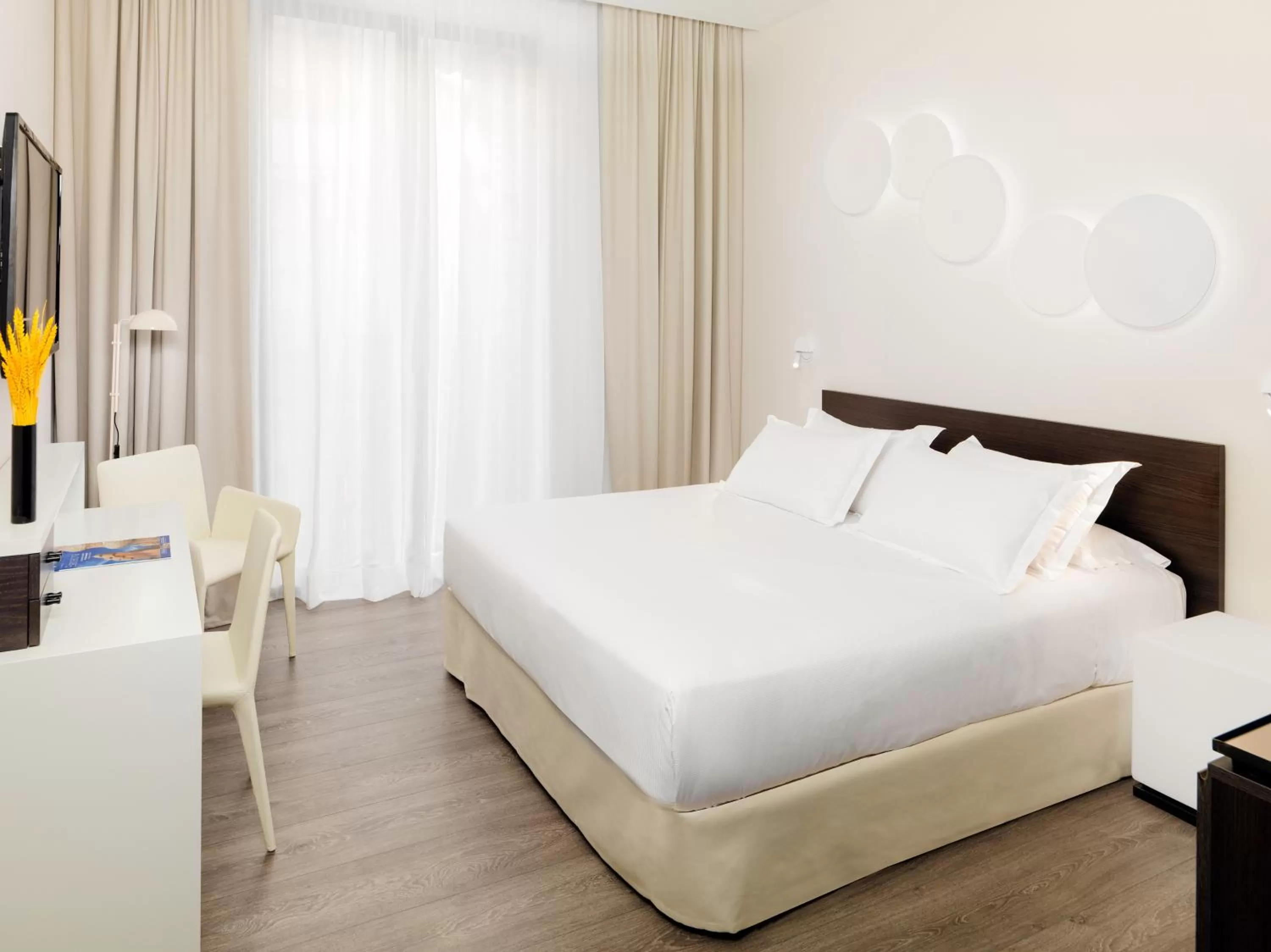 Bed in H10 Port Vell 4* Sup