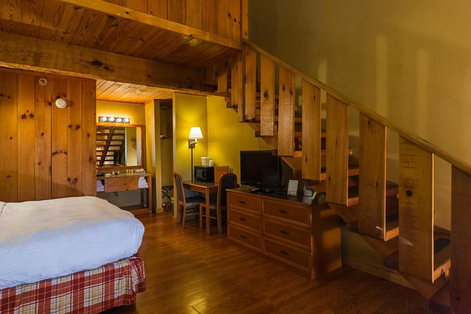 Decorative detail, Bed in Timbers Lodge