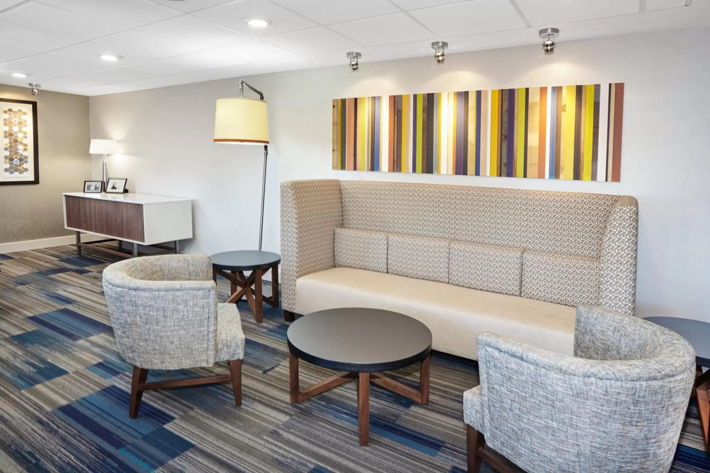 Property building, Seating Area in Holiday Inn Express Sheboygan-Kohler / I-43, an IHG Hotel