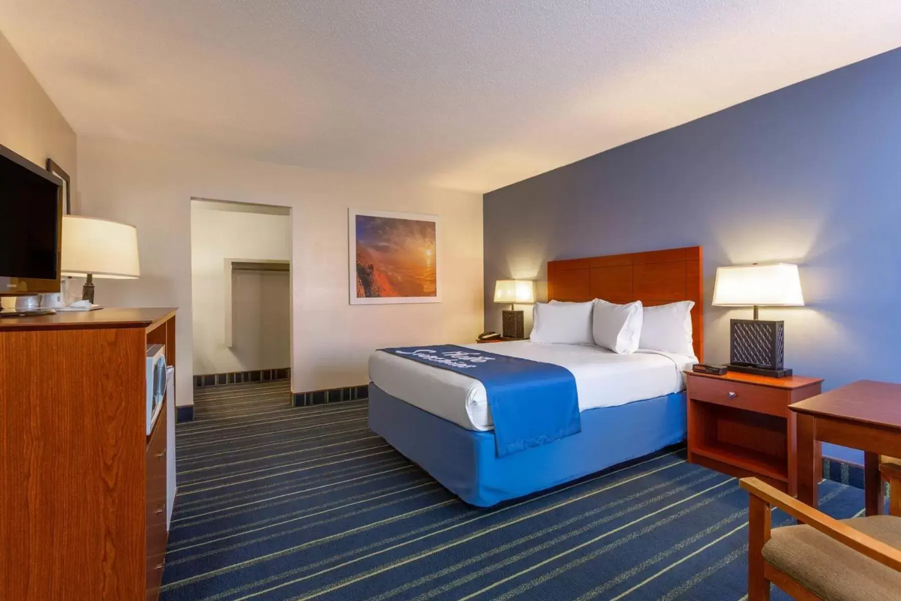 Bed in Days Inn by Wyndham Breezewood