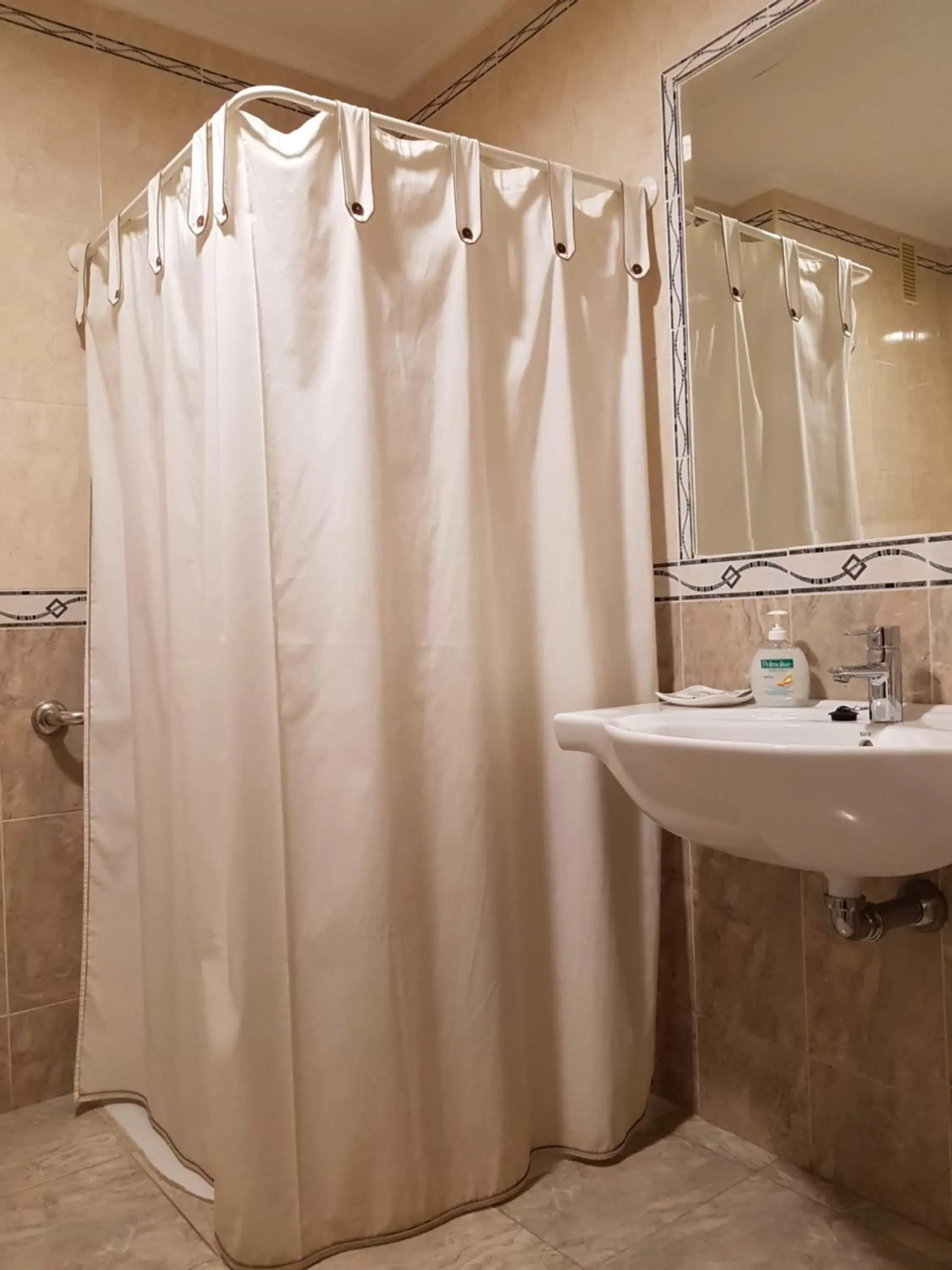 Bath, Bathroom in Hotel Reina Isabel