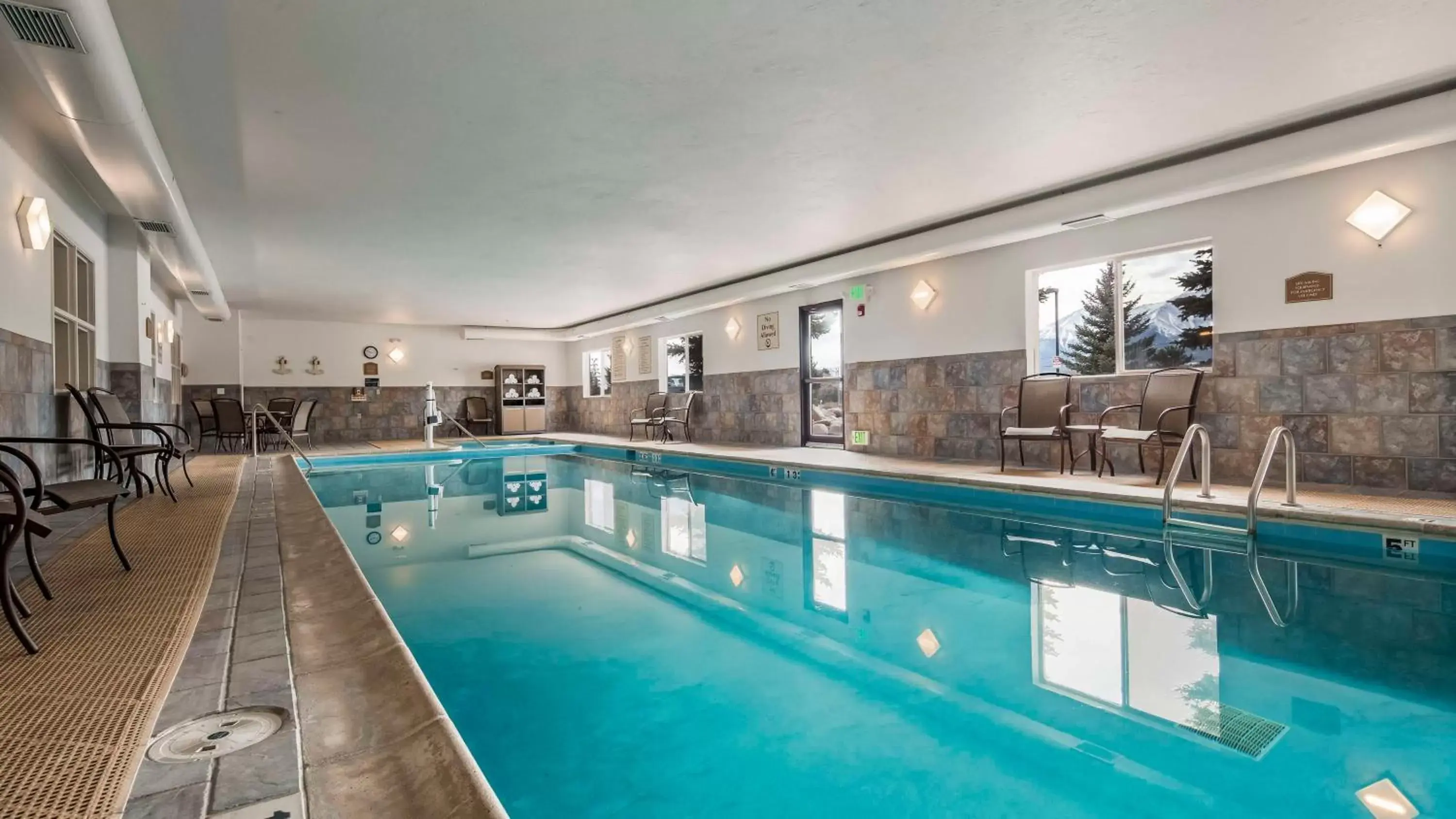 Pool view, Swimming Pool in Best Western Vista Inn