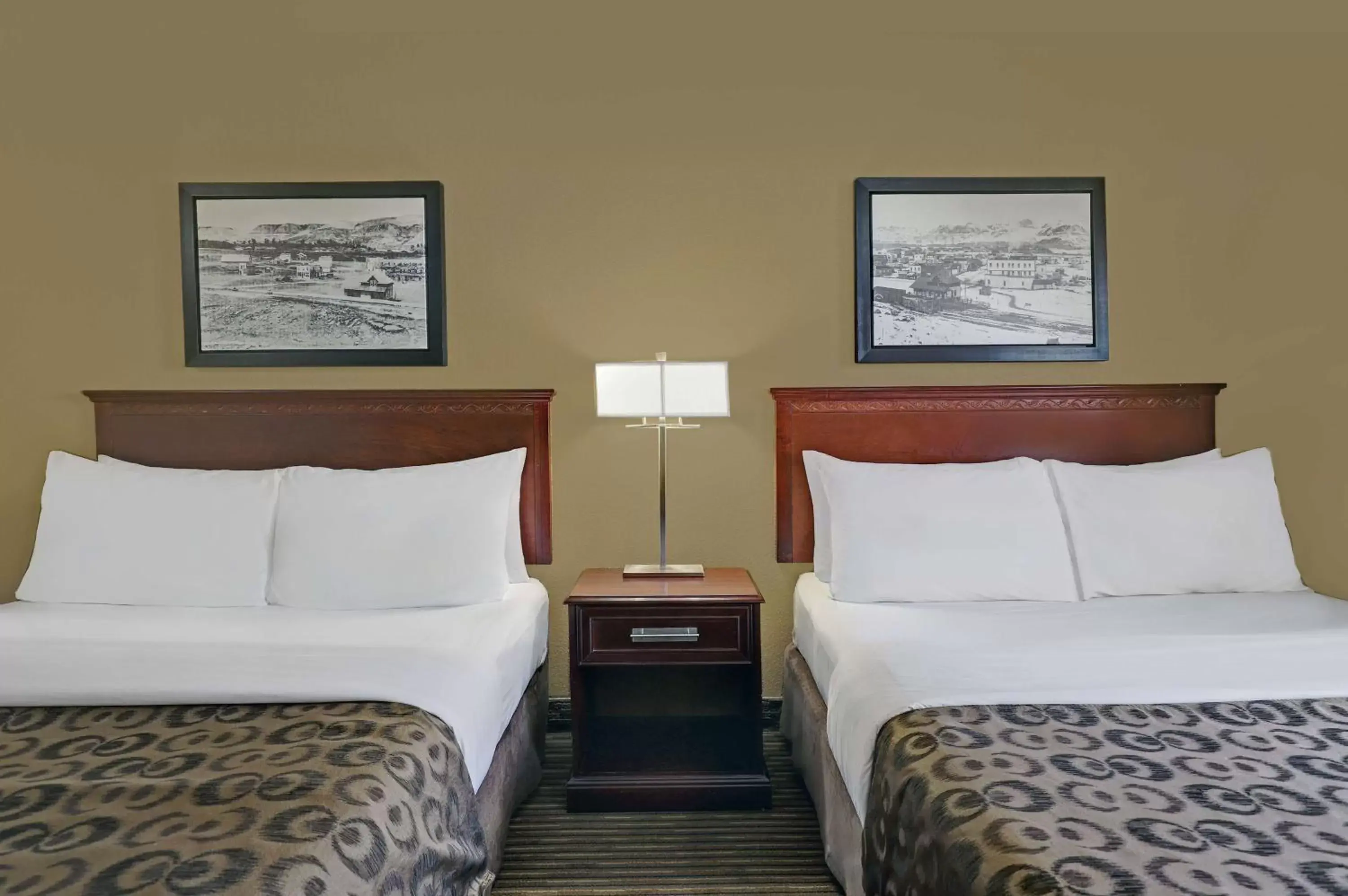 Photo of the whole room, Bed in SureStay Plus Hotel by Best Western Drumheller