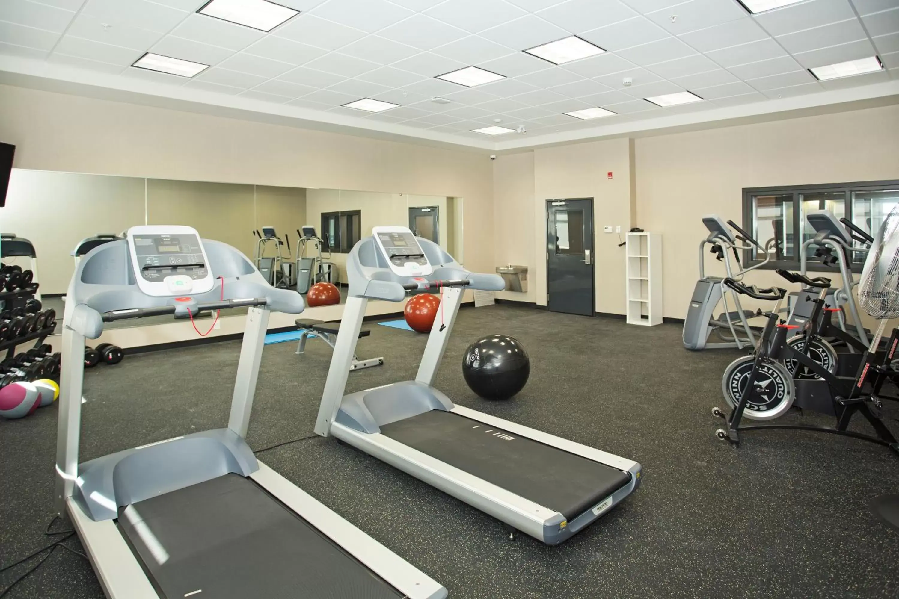 Fitness centre/facilities, Fitness Center/Facilities in Wingate by Wyndham Calgary Airport