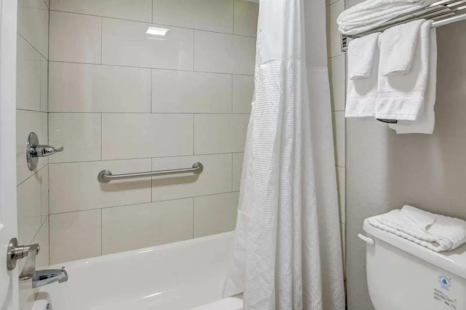 Bathroom in Seabreeze Inn - Fort Walton Bathroom in Seabreeze Inn - Fort Walton