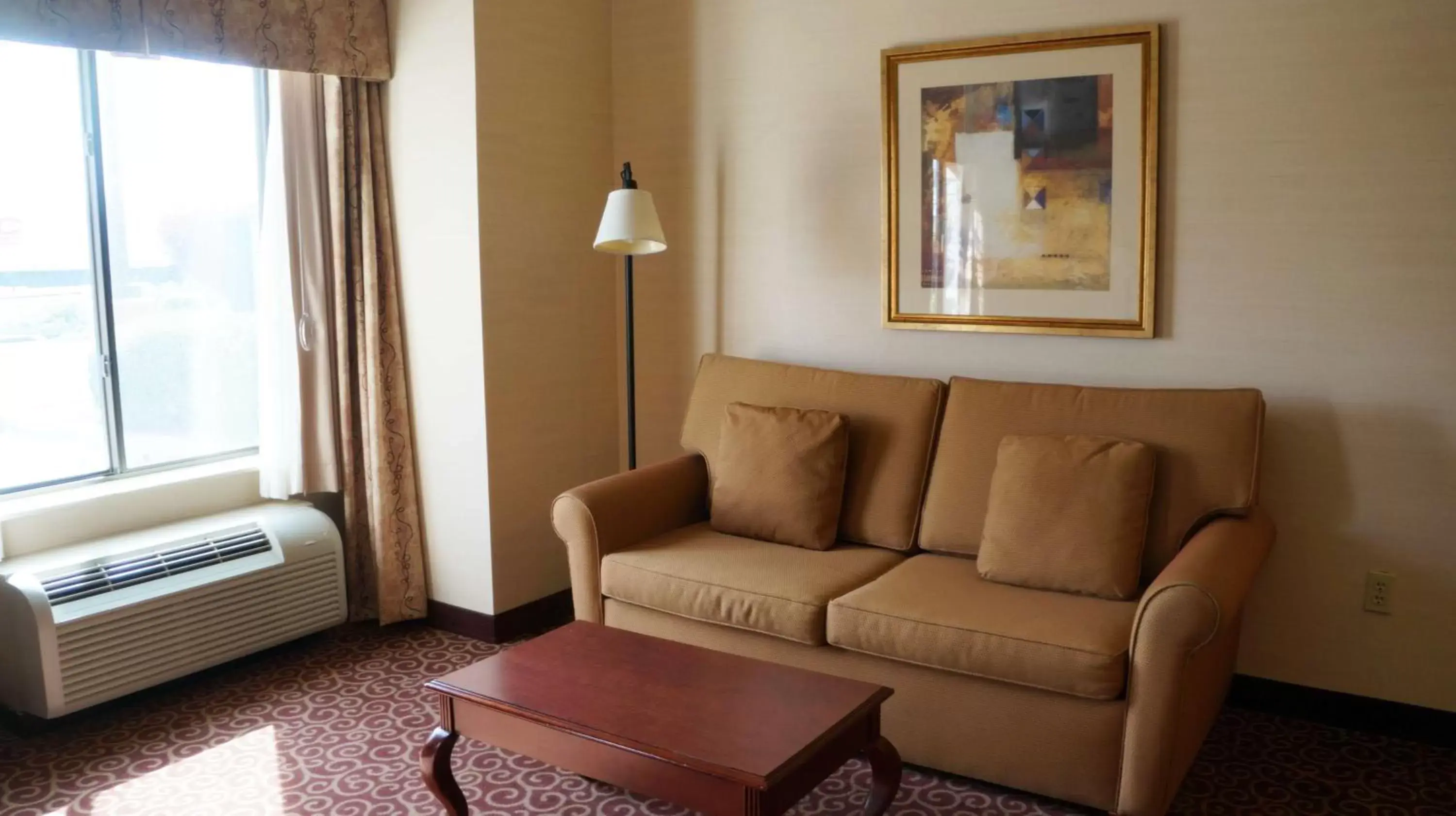 Living room, Seating Area in Hampton Inn & Suites Kingman