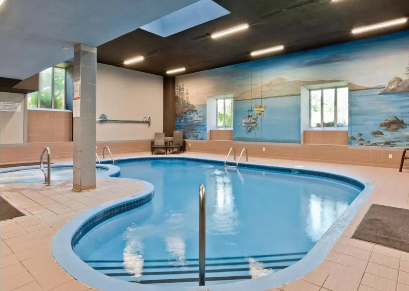 Hot Tub, Swimming Pool in Magog Waterfront Condo