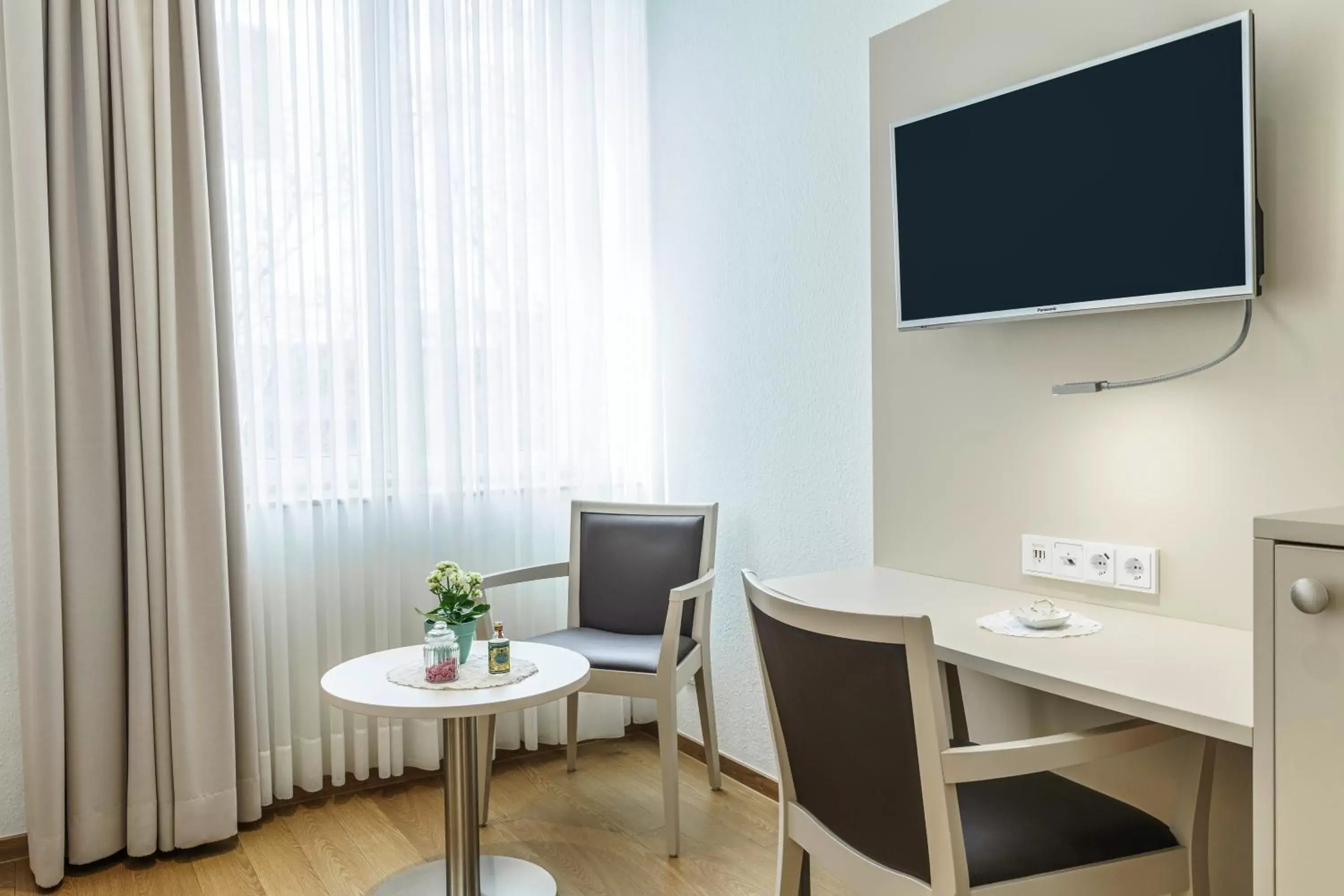 Seating area, TV/Entertainment Center in Tante ALMA's Hotel Lasthaus am Ring