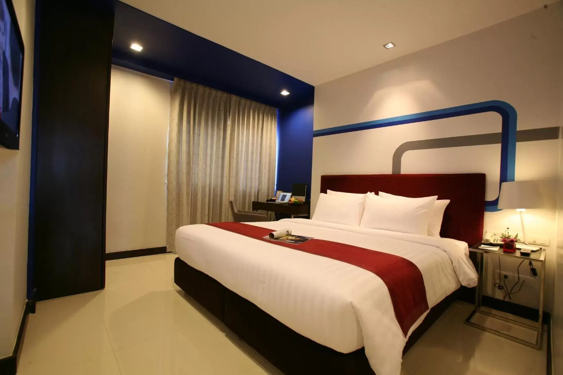 Photo of the whole room, Bed in FX Hotel Metrolink Makkasan